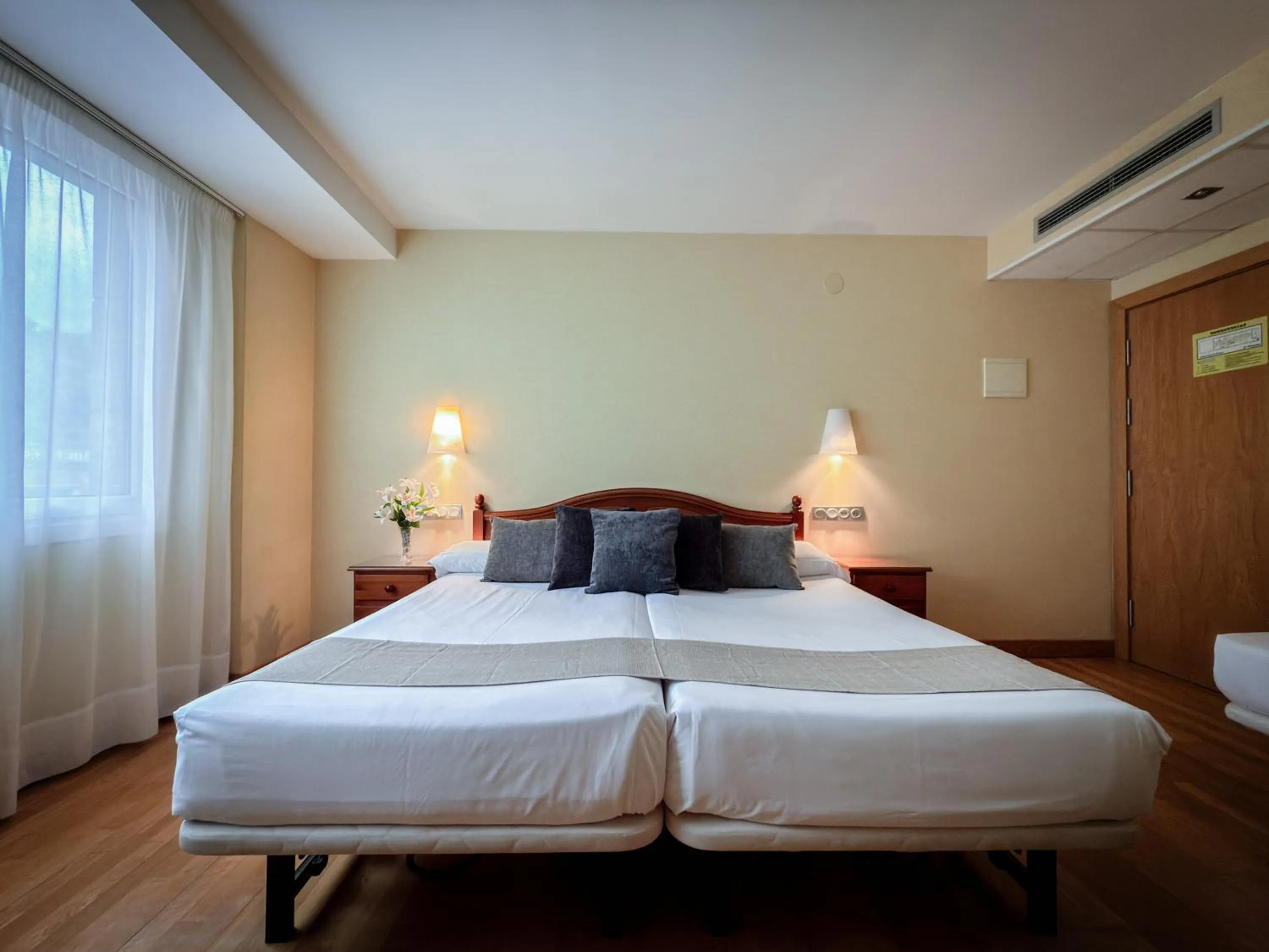 Bedroom, Bed in Hotel Villa De Ermua