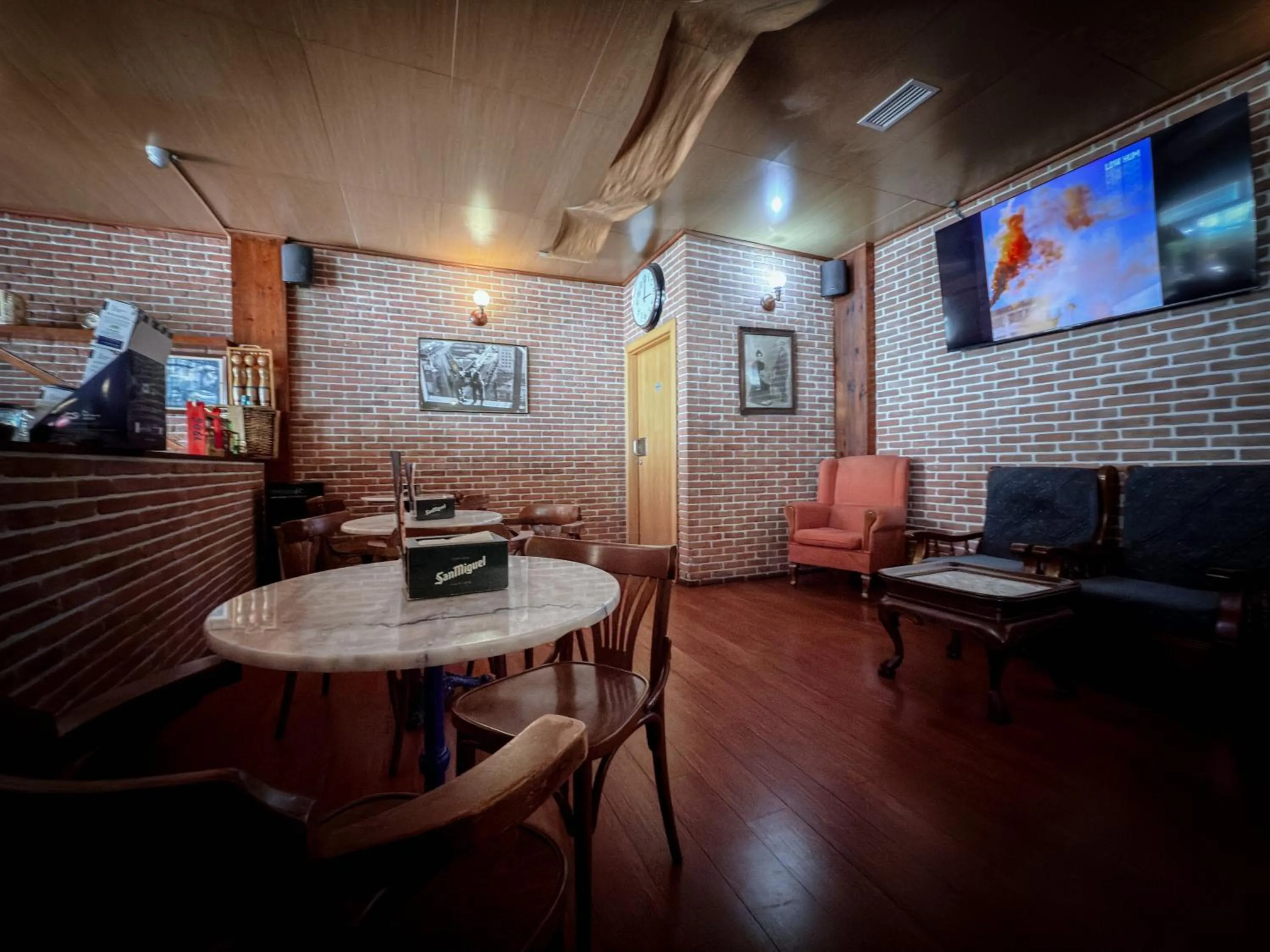 Communal lounge/ TV room in Hotel Villa De Ermua