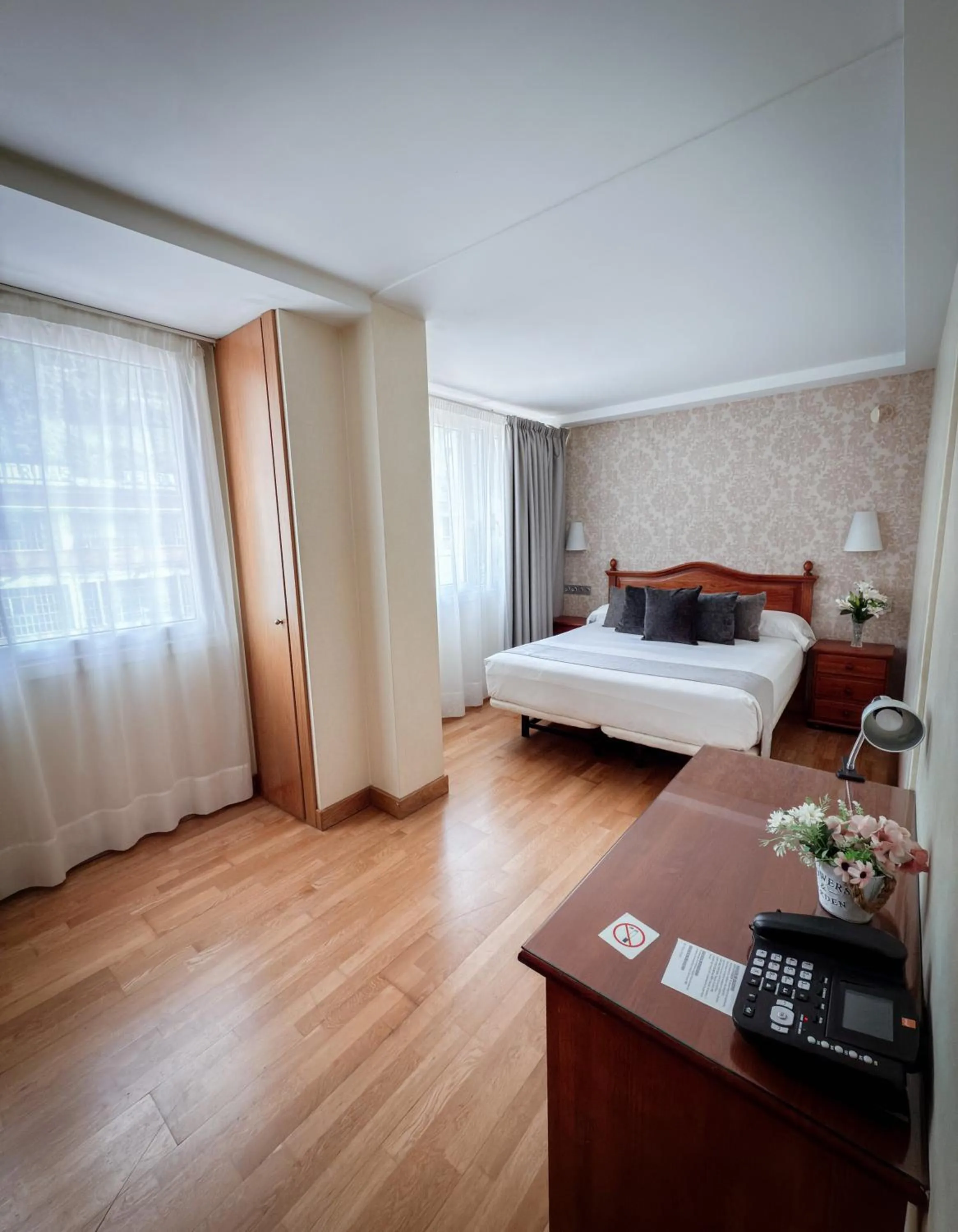 Bedroom, Bed in Hotel Villa De Ermua