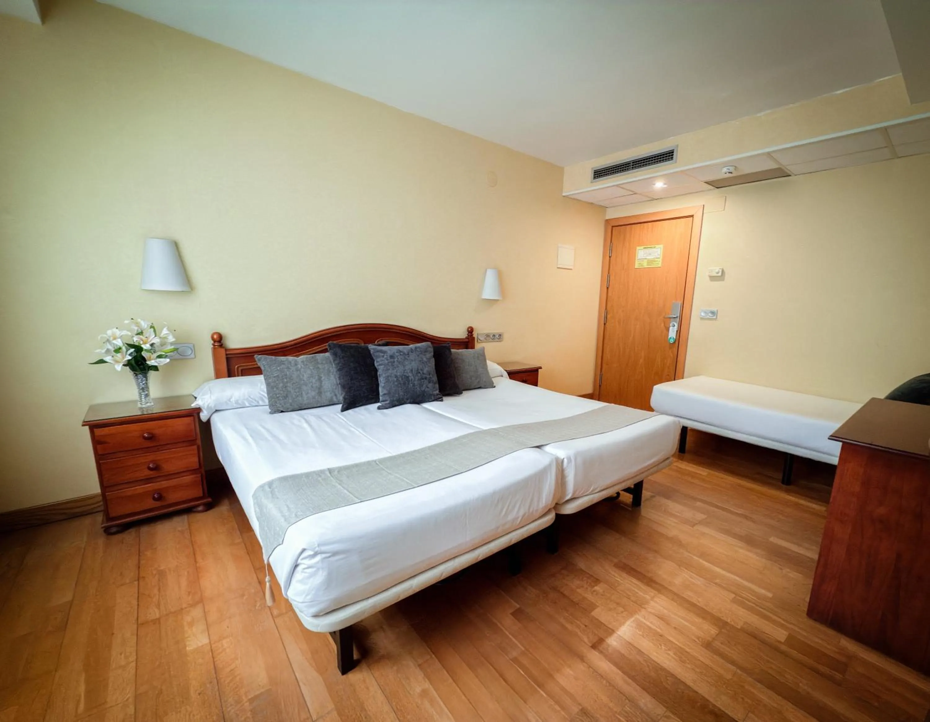 Bedroom, Bed in Hotel Villa De Ermua