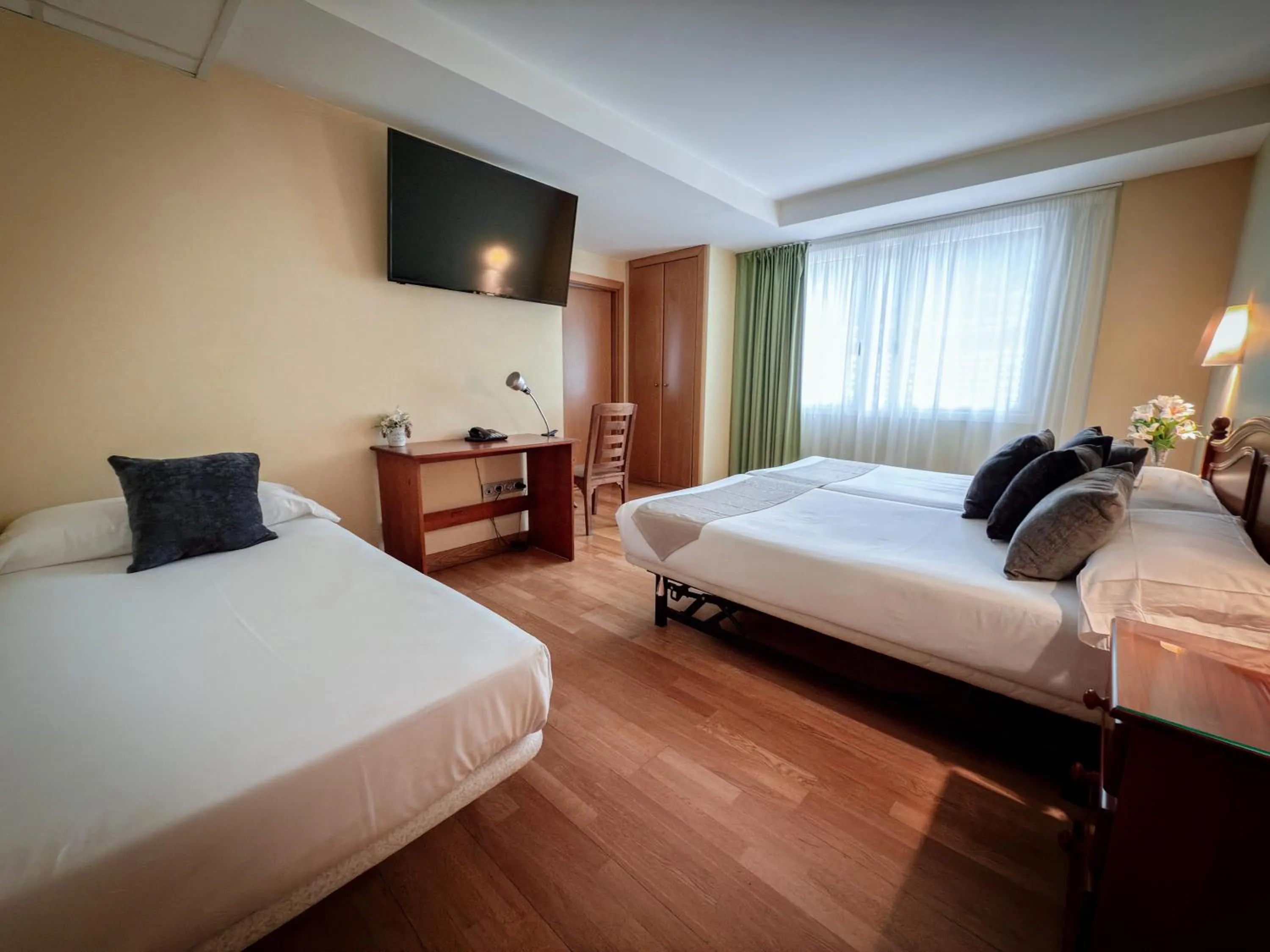 Bedroom, Bed in Hotel Villa De Ermua