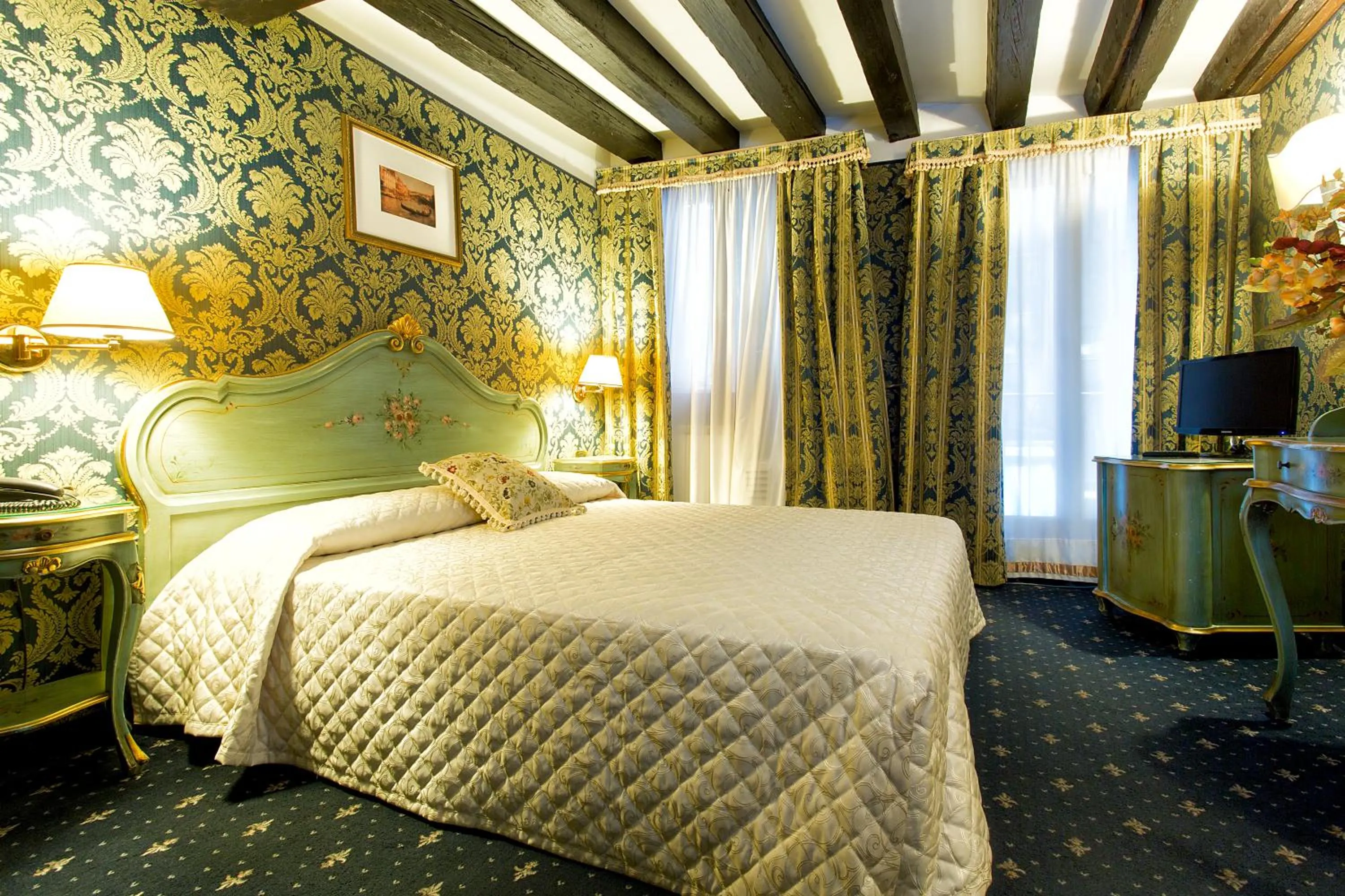 Photo of the whole room, Bed in Ca' Della Loggia