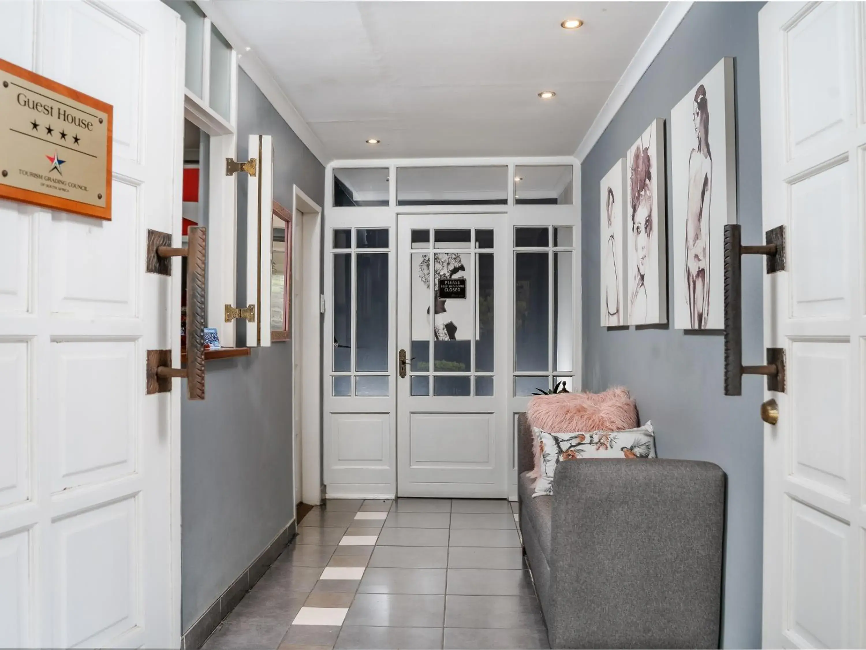 Facade/entrance in La Roca Guest House Facade/entrance in La Roca Guest House