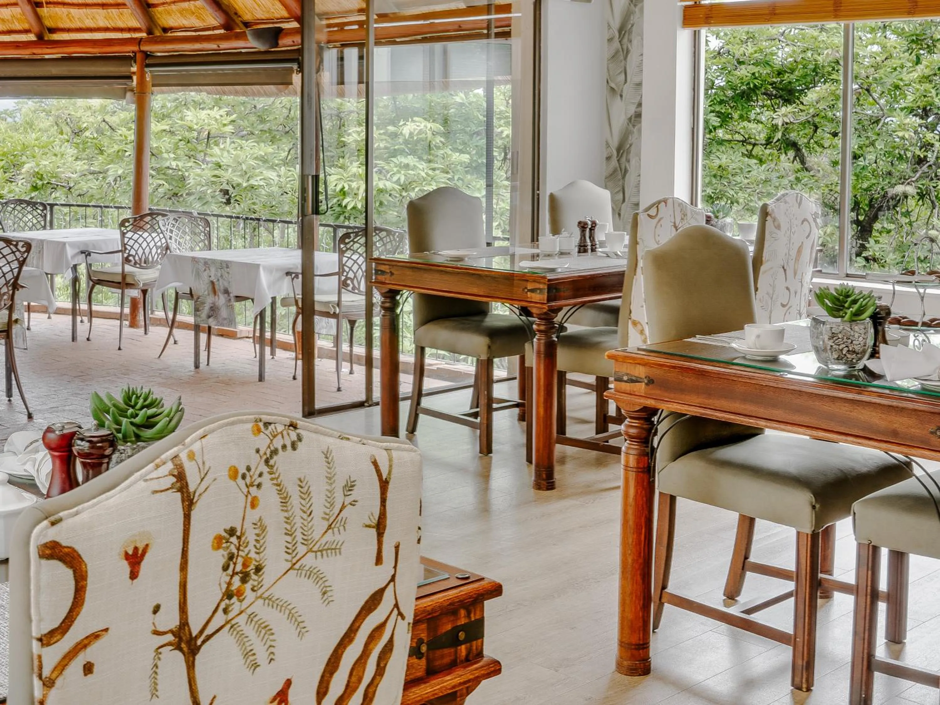 Dining area in La Roca Guest House