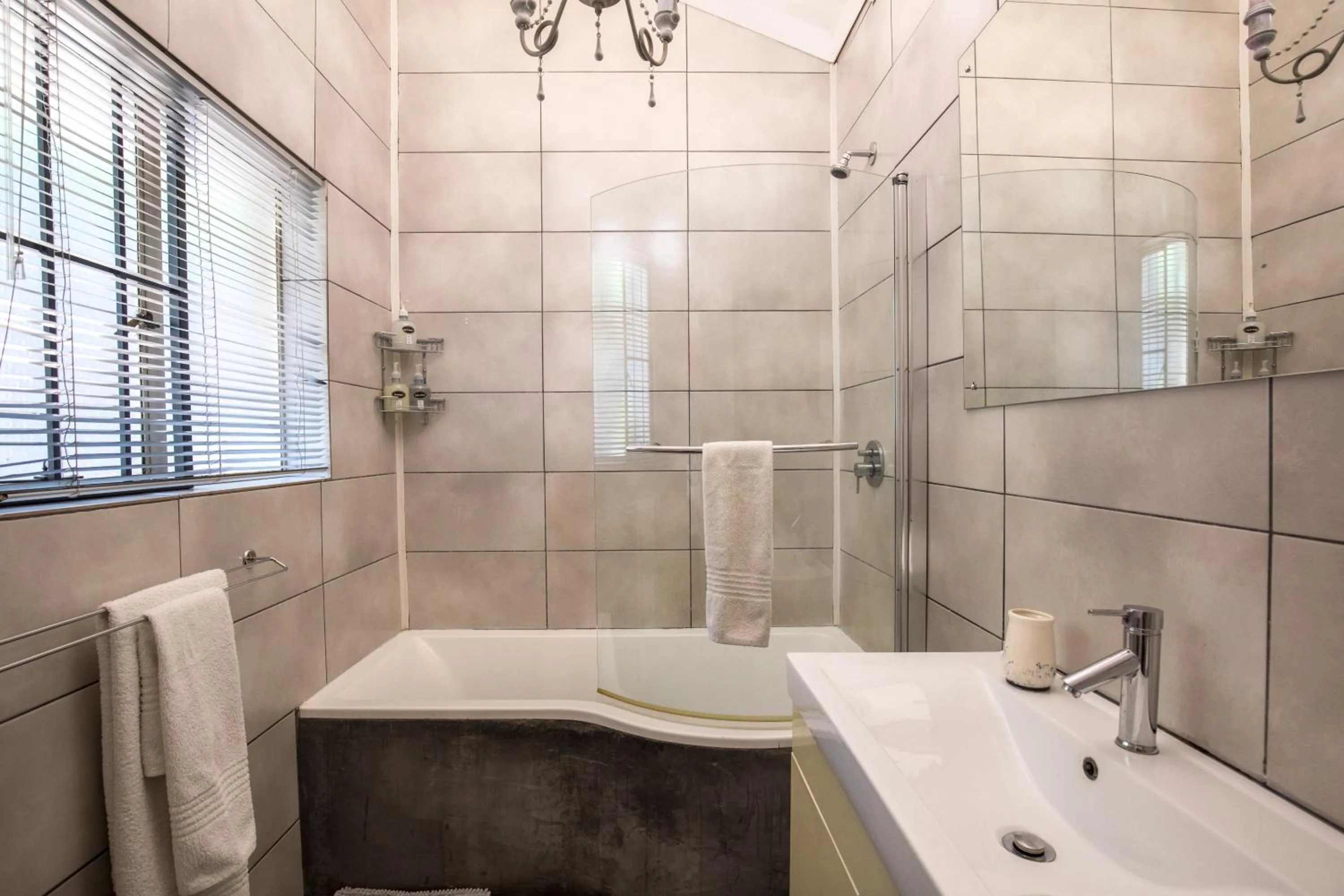 Bathroom in La Roca Guest House