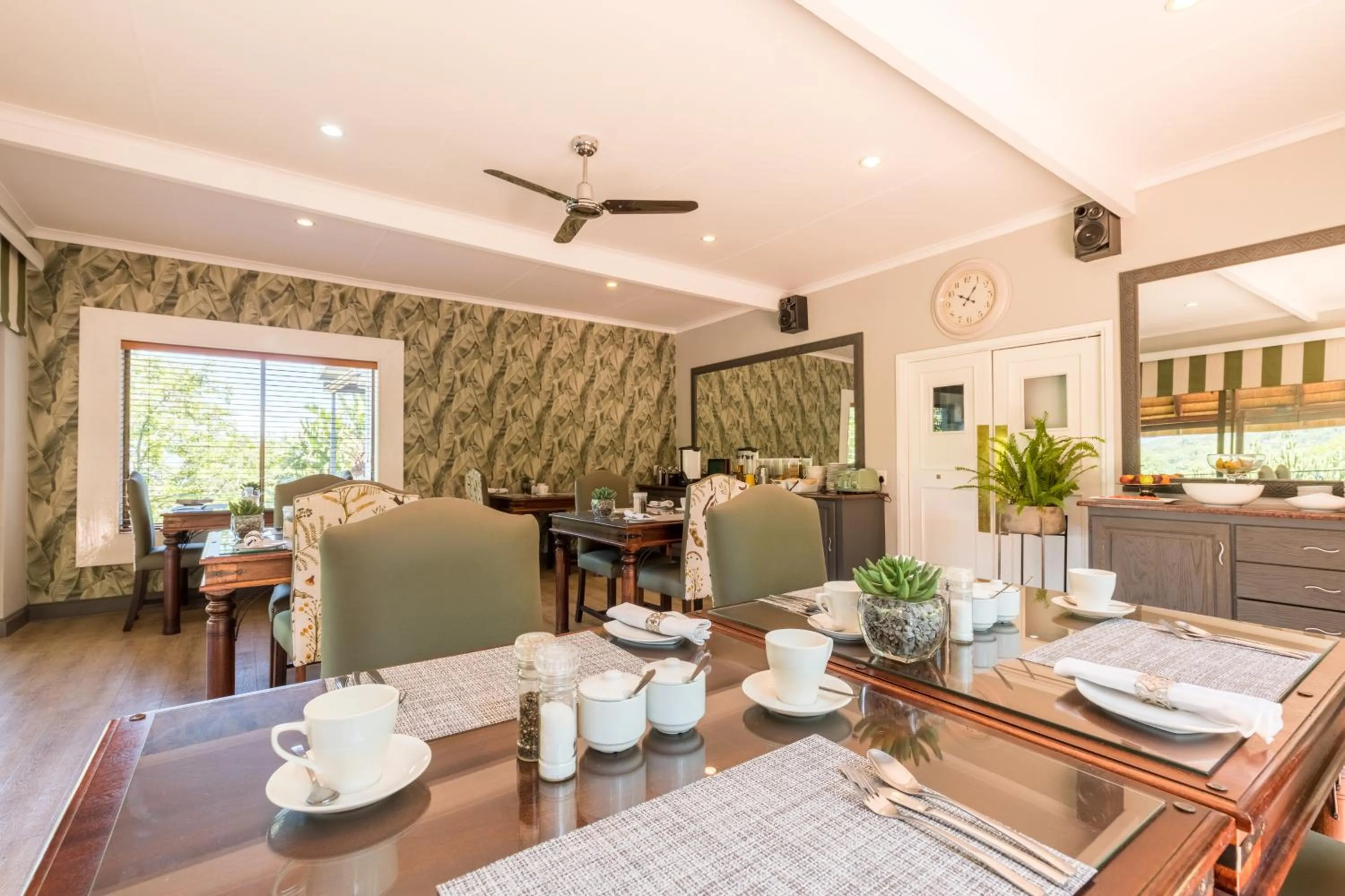 Dining area in La Roca Guest House