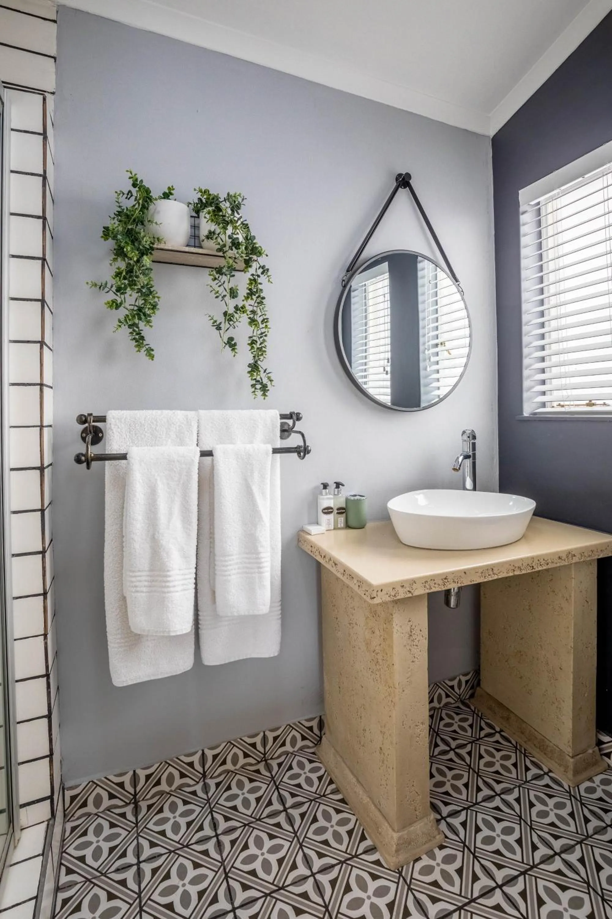 Bathroom in La Roca Guest House