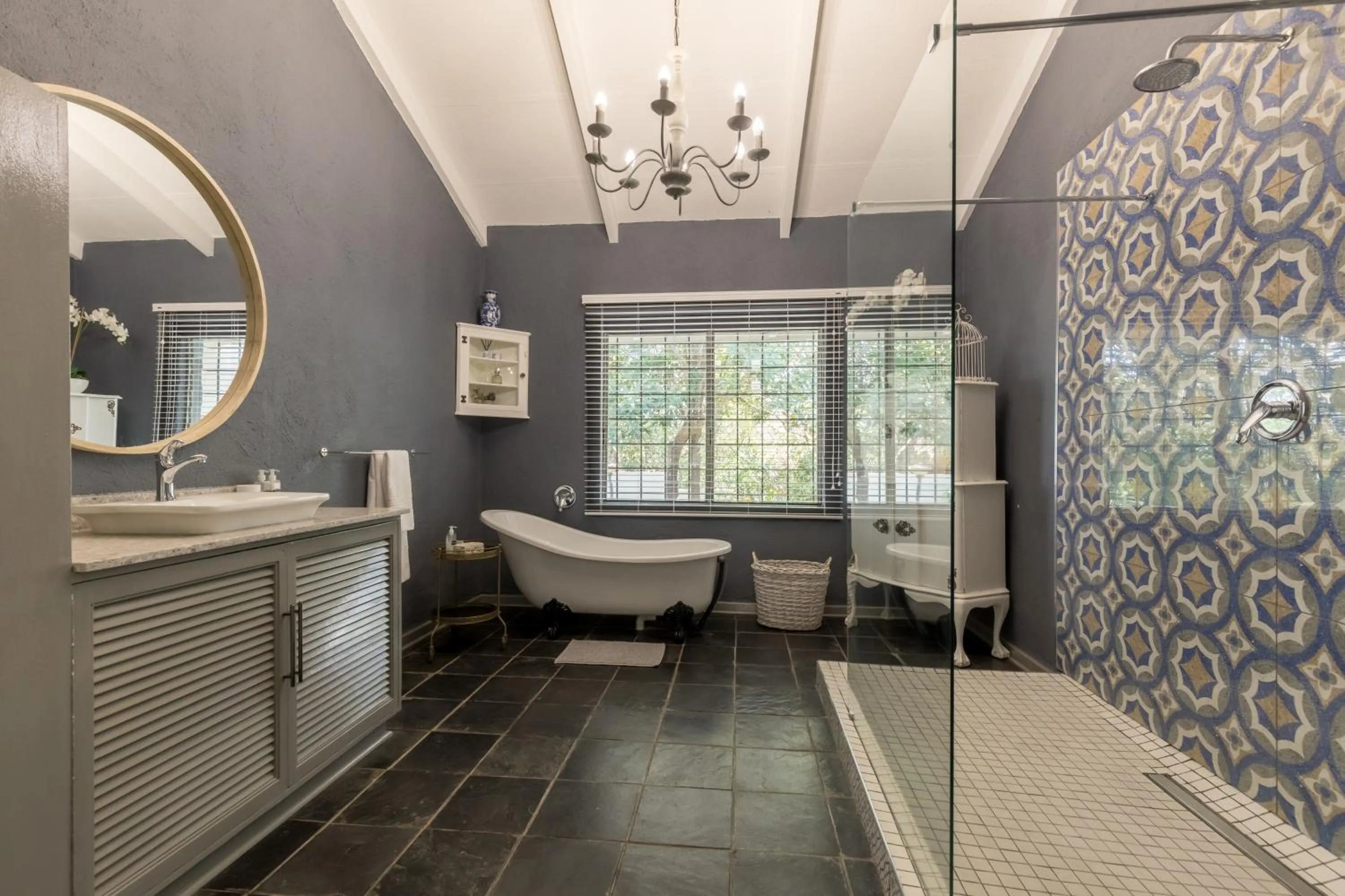 Bathroom in La Roca Guest House