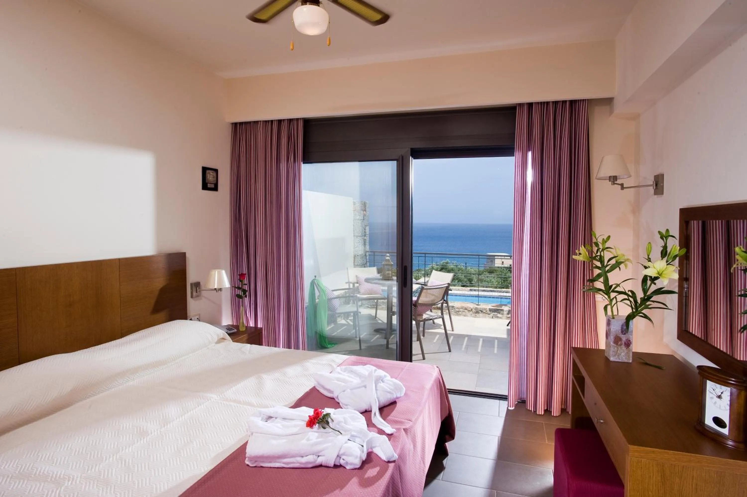 Bedroom, Bed in Elounda Olea Villas And Apartments