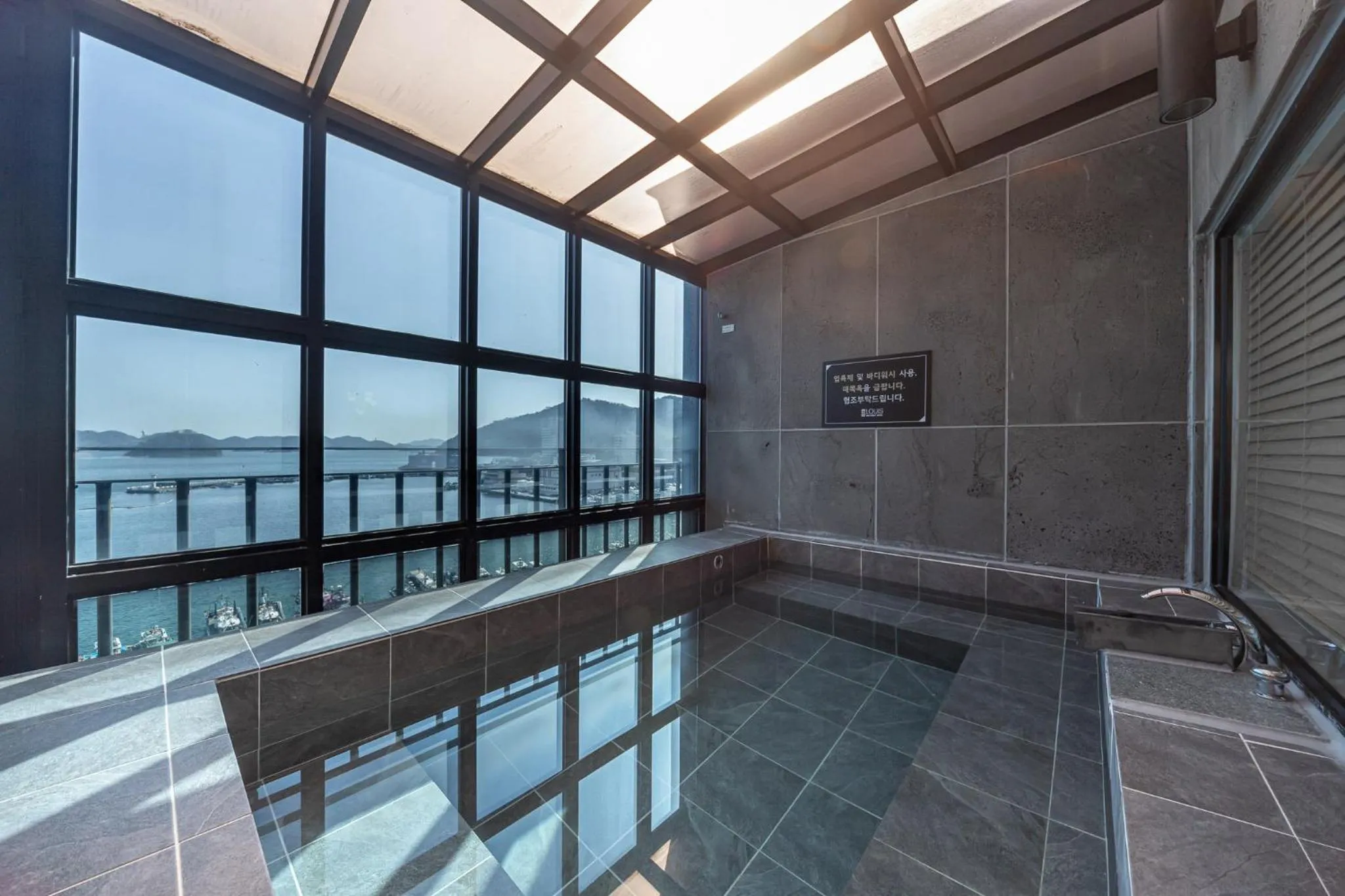 Louis Boutique Hotel