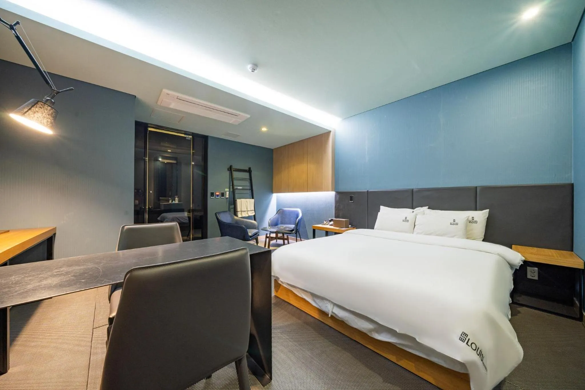 Bed in Louis Boutique Hotel