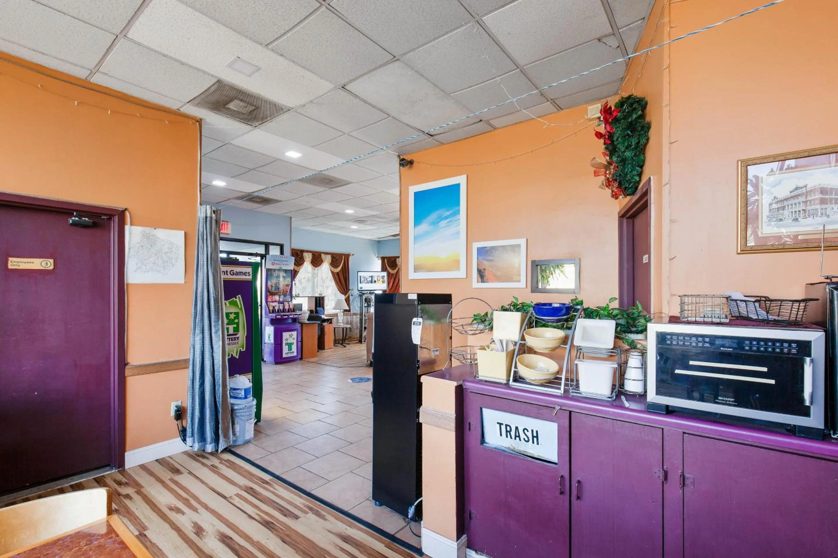 Breakfast in Hotel O Columbia Downtown near I-65