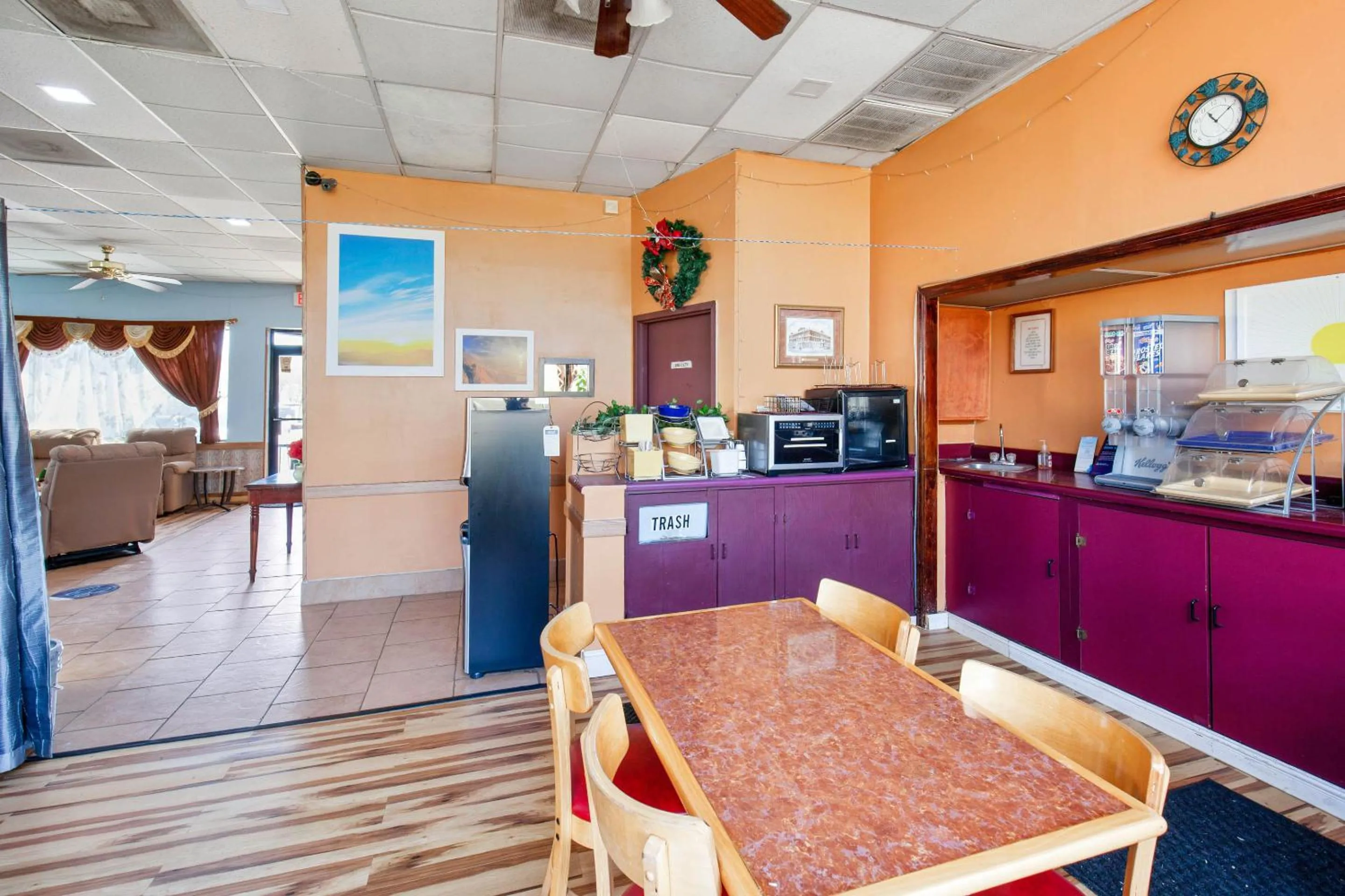 Kitchen or kitchenette in Hotel O Columbia Downtown near I-65