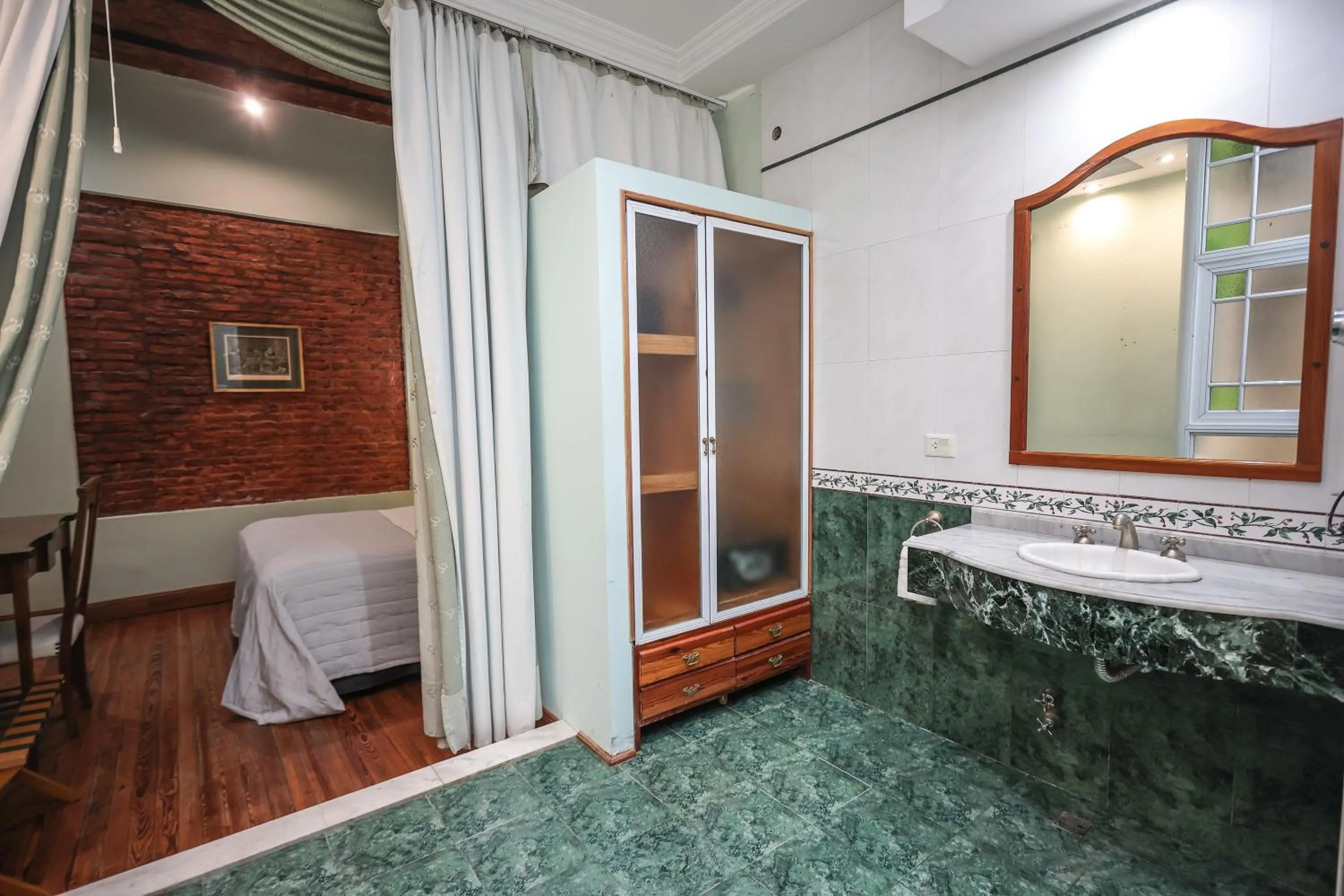 Bathroom in Hotel A&B Internacional