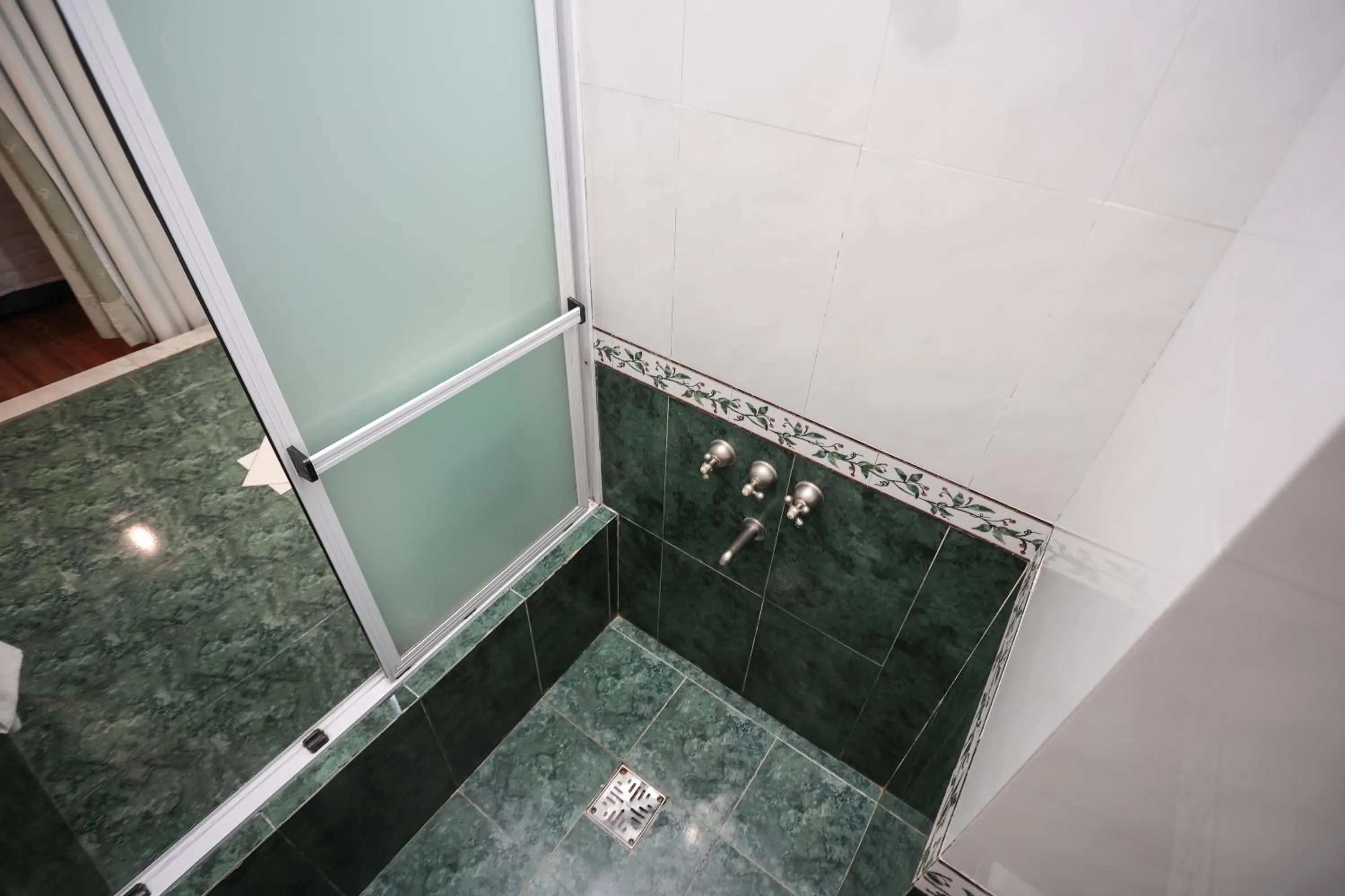 Bathroom in Hotel A&B Internacional