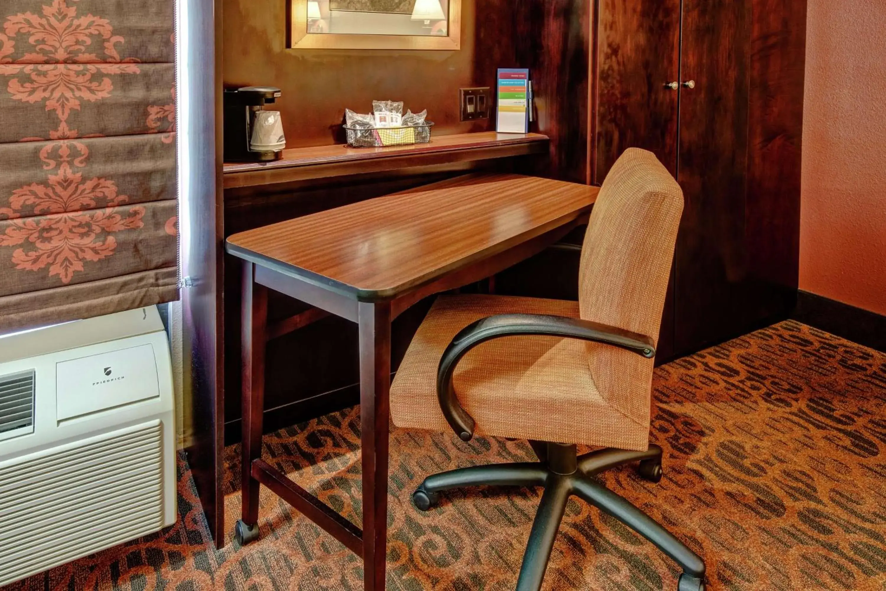 King Room with Kitchenette - Non-Smoking in Hampton Inn Ashland King Room with Kitchenette - Non-Smoking in Hampton Inn Ashland