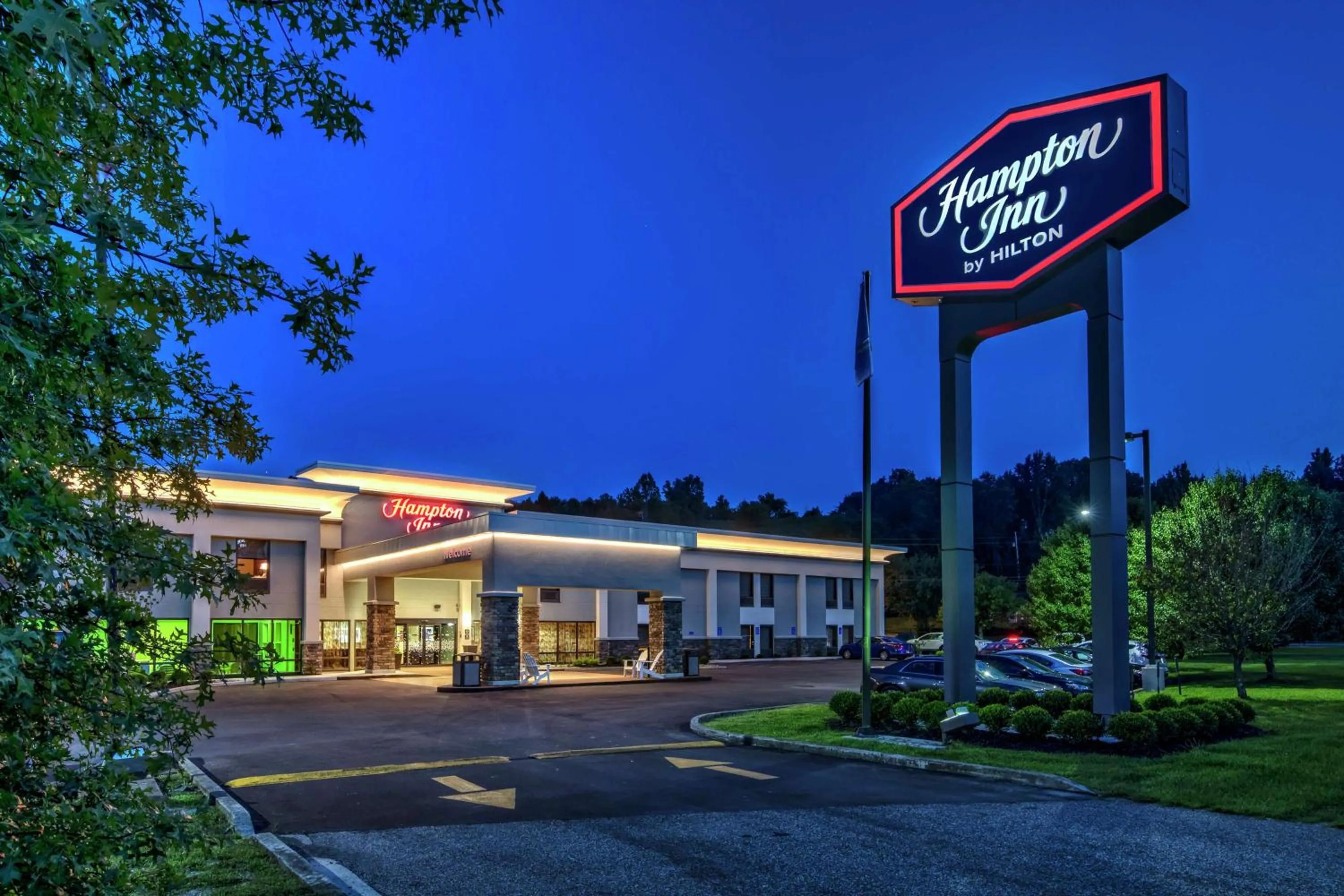 Property building in Hampton Inn Ashland