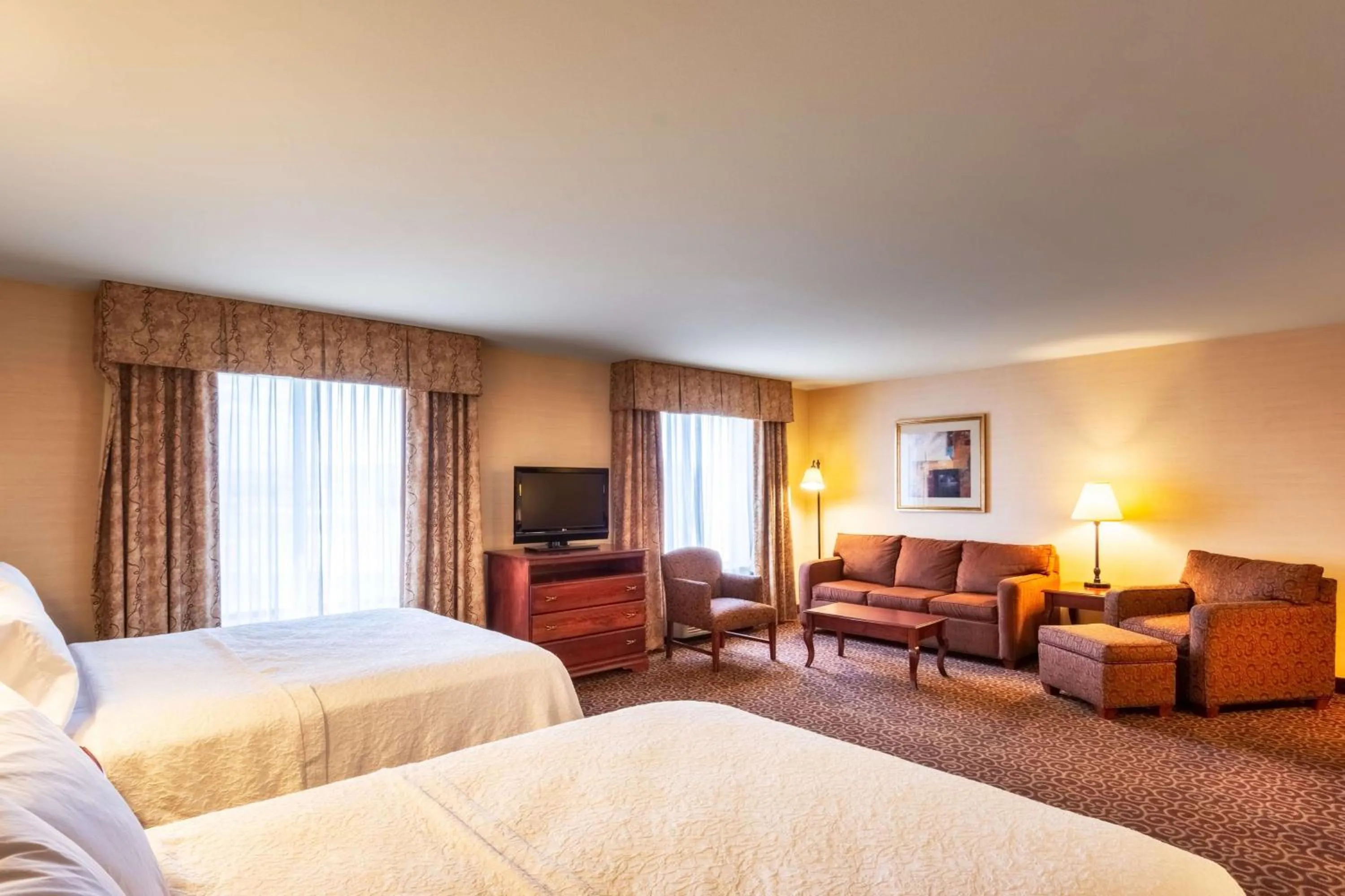 Living room, Bed in Hampton Inn Rawlins