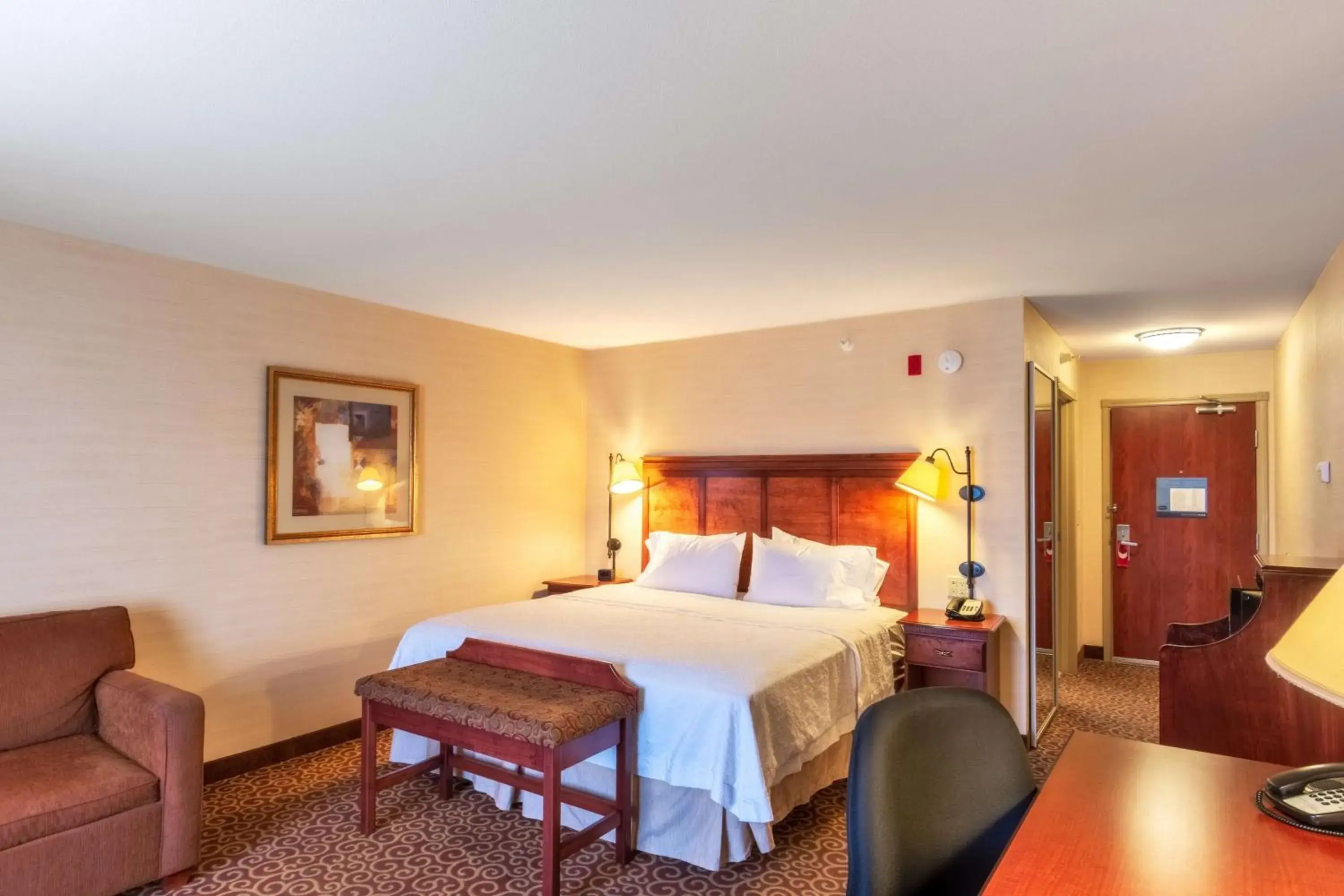 King Room with Sofa Bed and Study - Non-Smoking in Hampton Inn Rawlins King Room with Sofa Bed and Study - Non-Smoking in Hampton Inn Rawlins