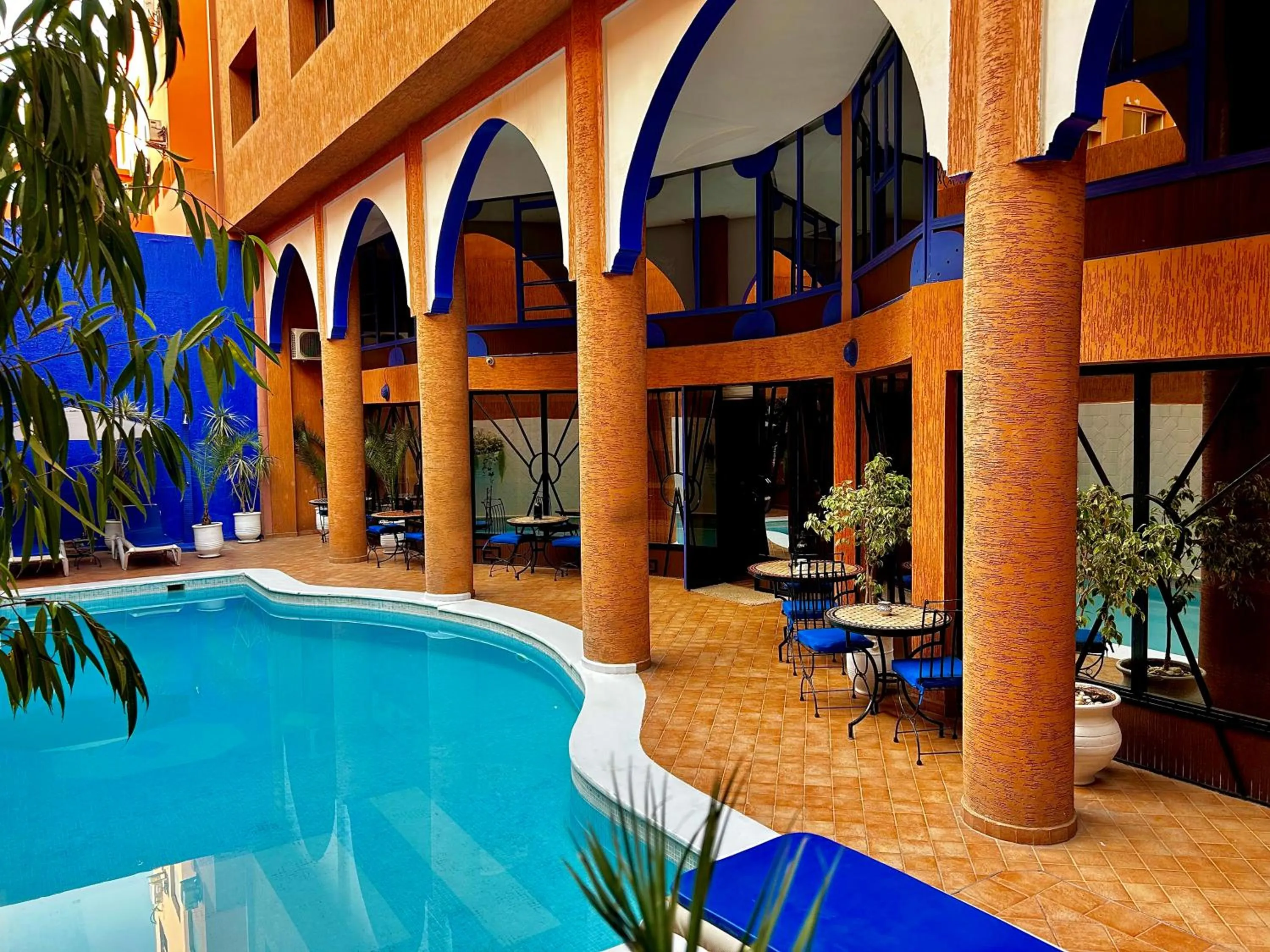 Swimming Pool in Hotel Les Trois Palmiers