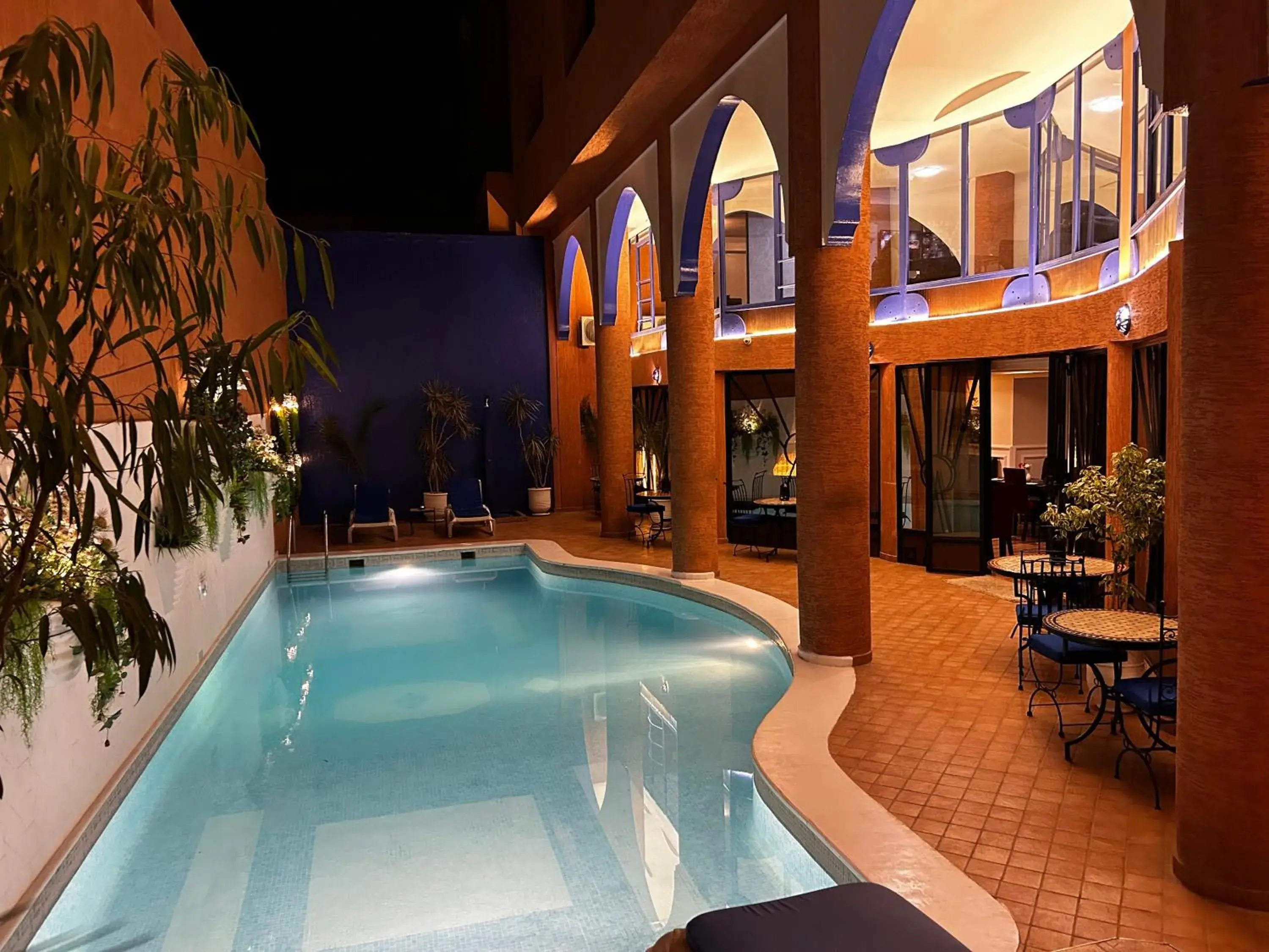 Swimming Pool in Hotel Les Trois Palmiers