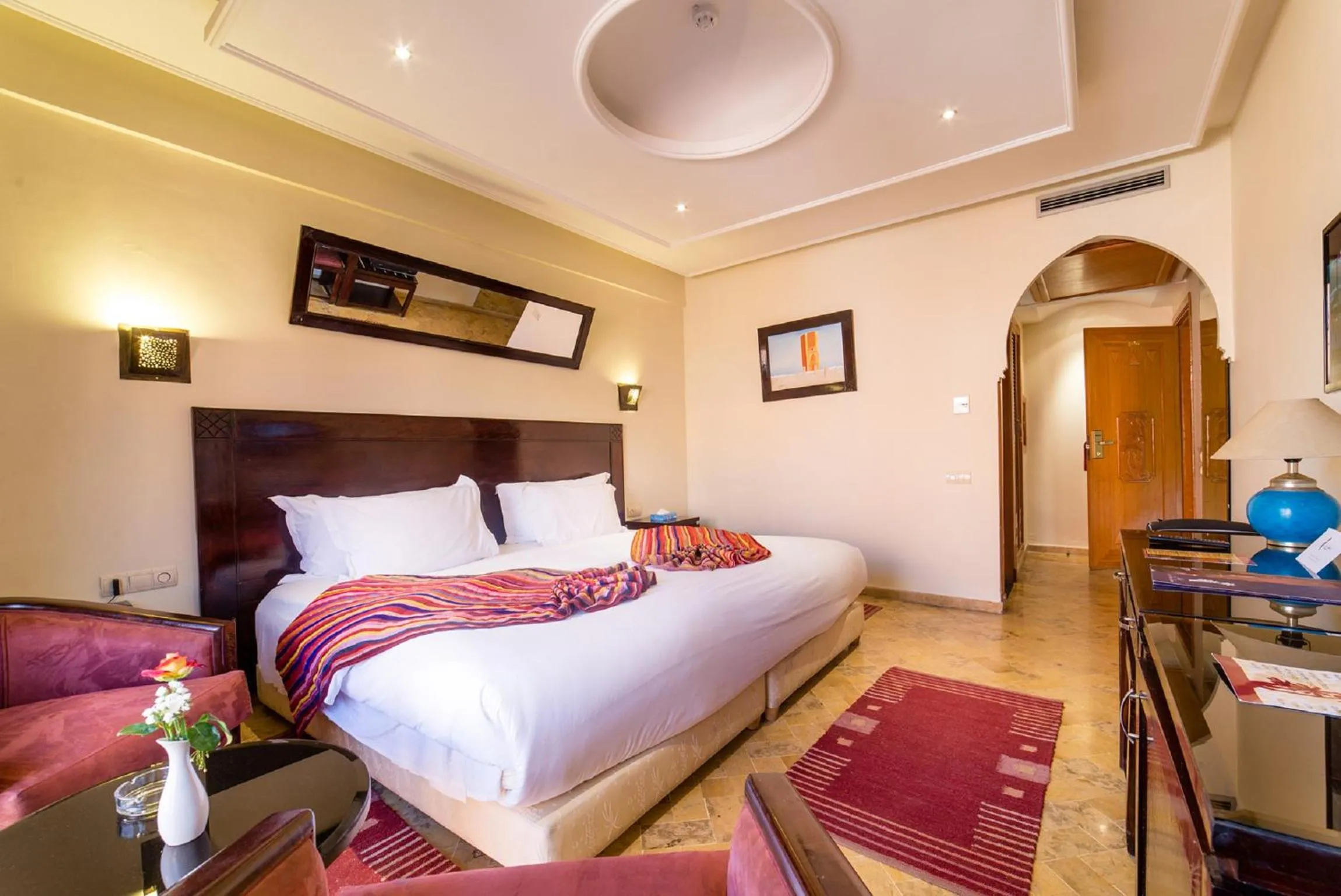 Photo of the whole room in Hotel Les Trois Palmiers