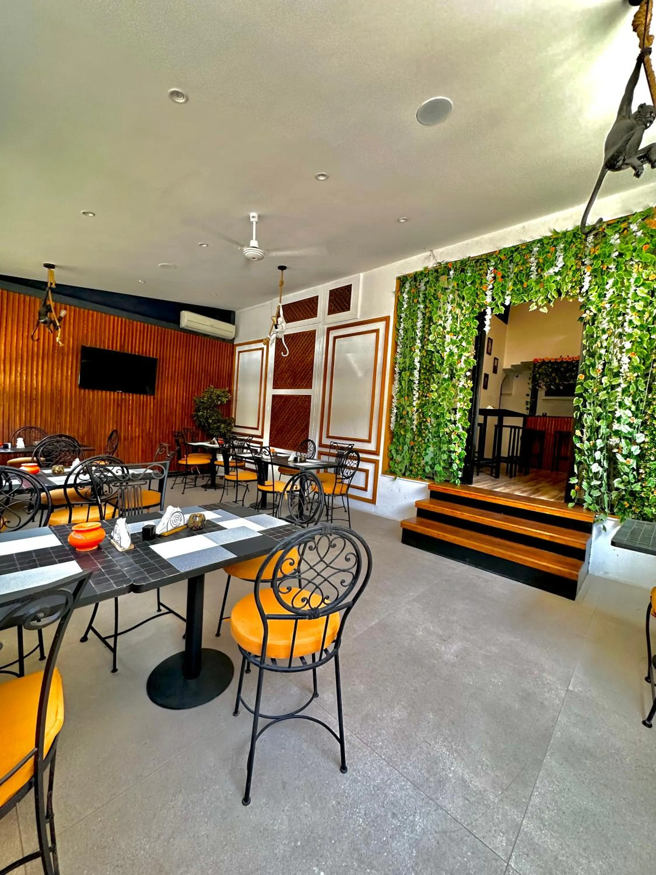 Restaurant/places to eat in Hotel Les Trois Palmiers