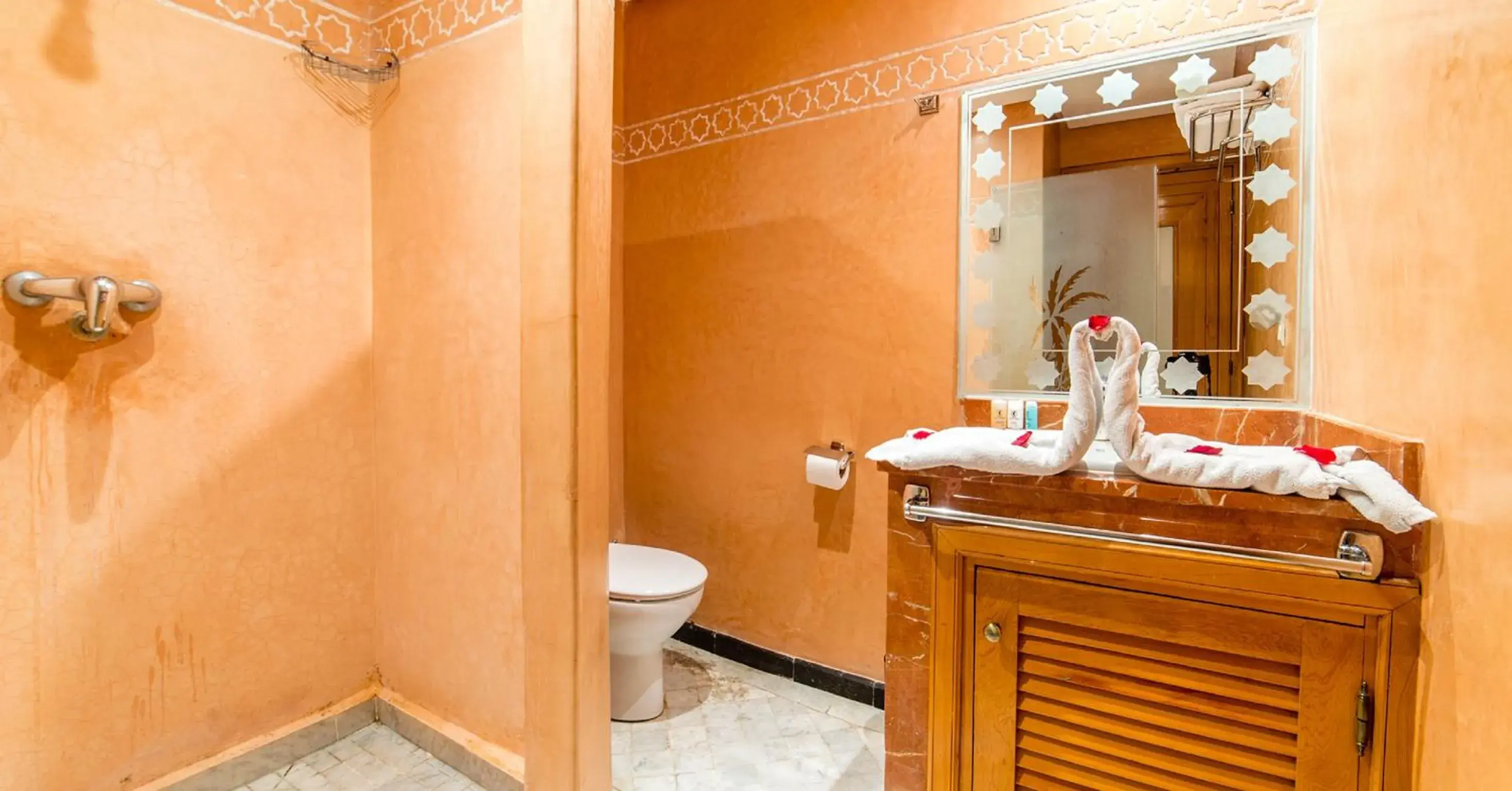 Decorative detail, Bathroom in Hotel Les Trois Palmiers