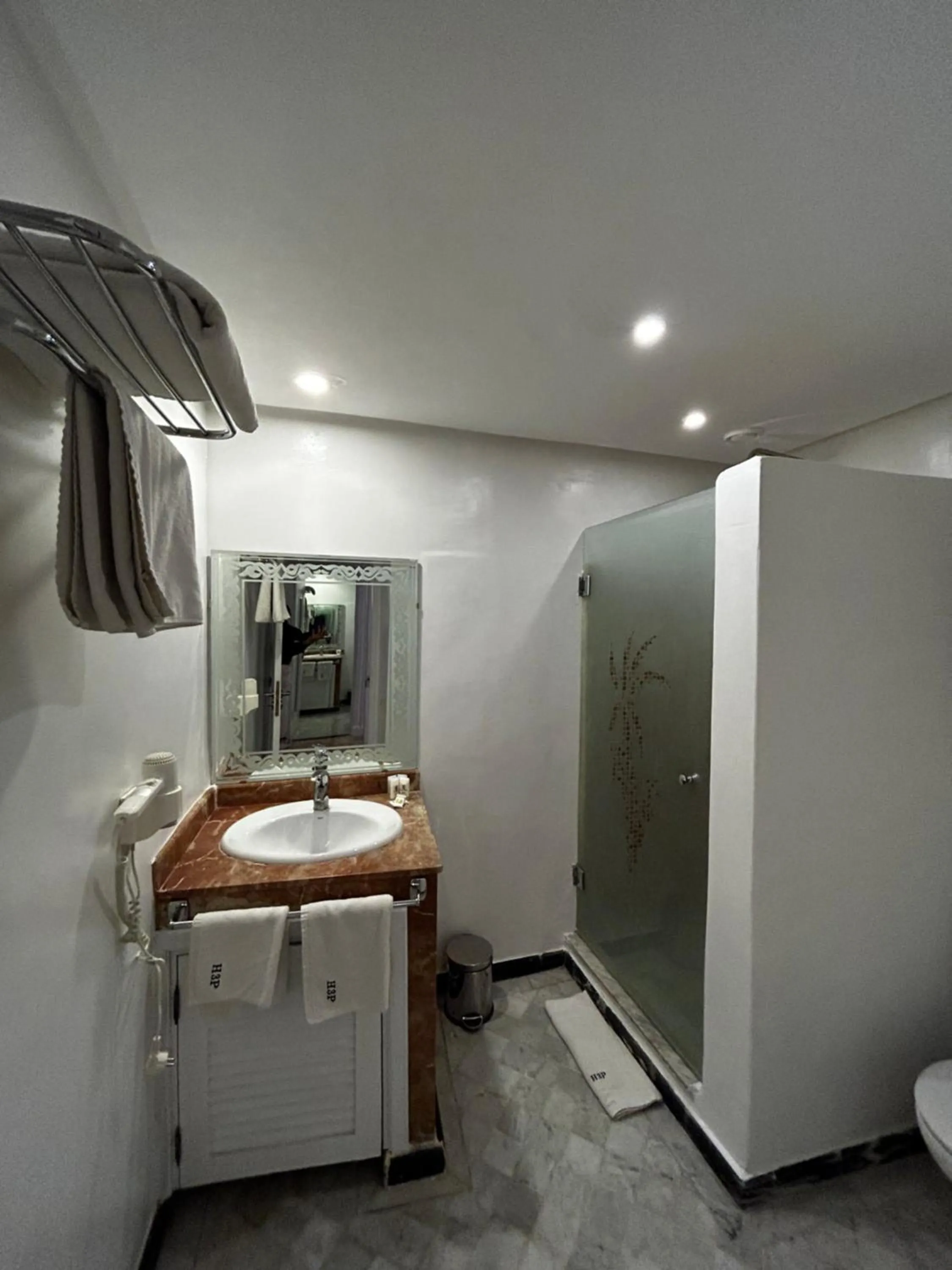 Bathroom in Hotel Les Trois Palmiers