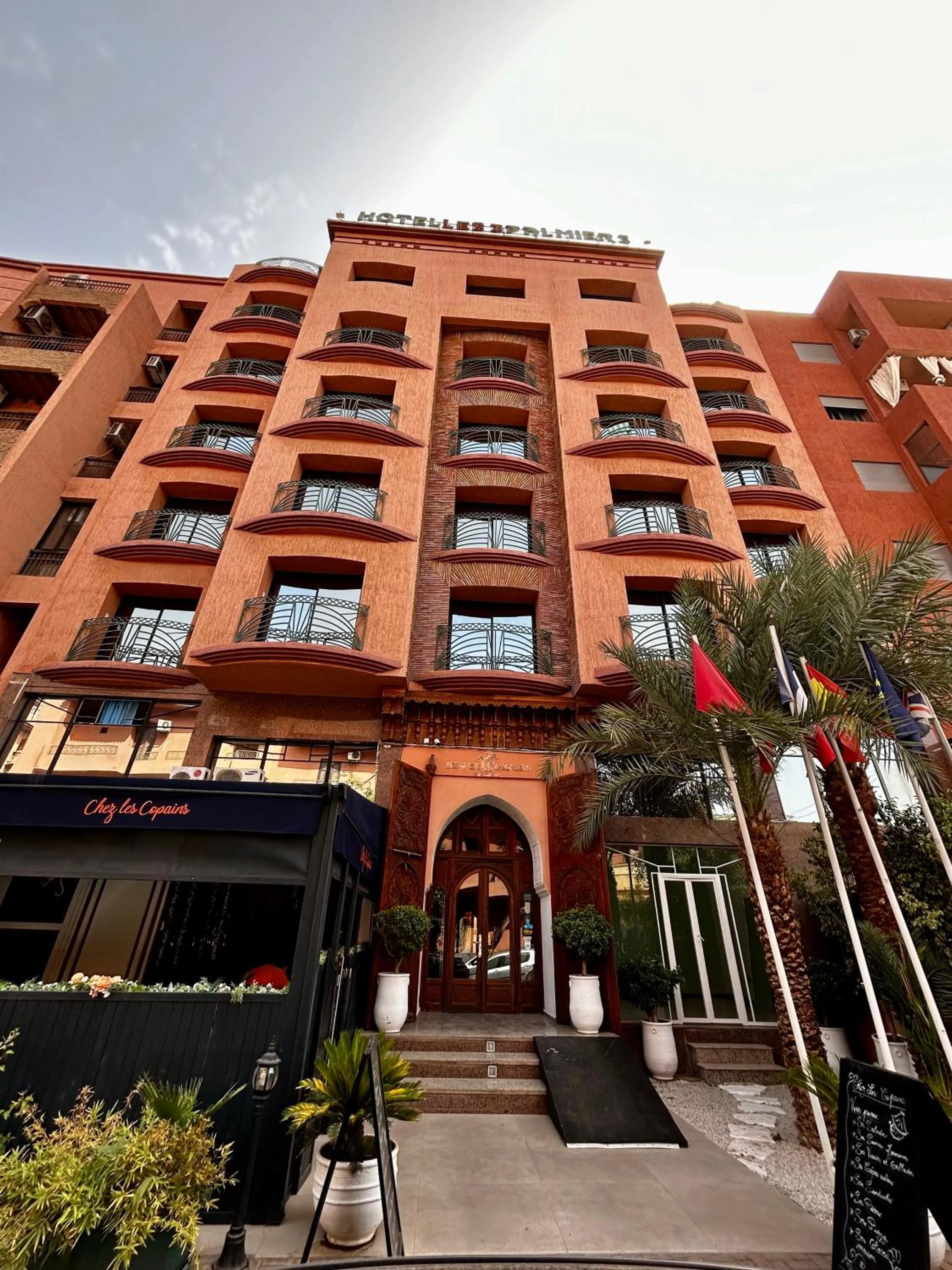 Property Building in Hotel Les Trois Palmiers