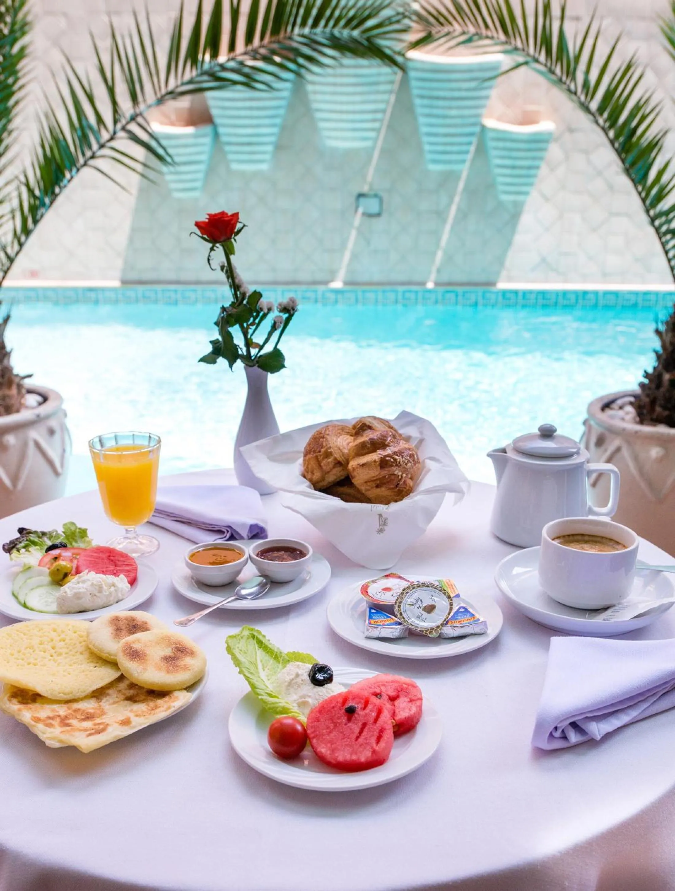 Food and drinks in Hotel Les Trois Palmiers