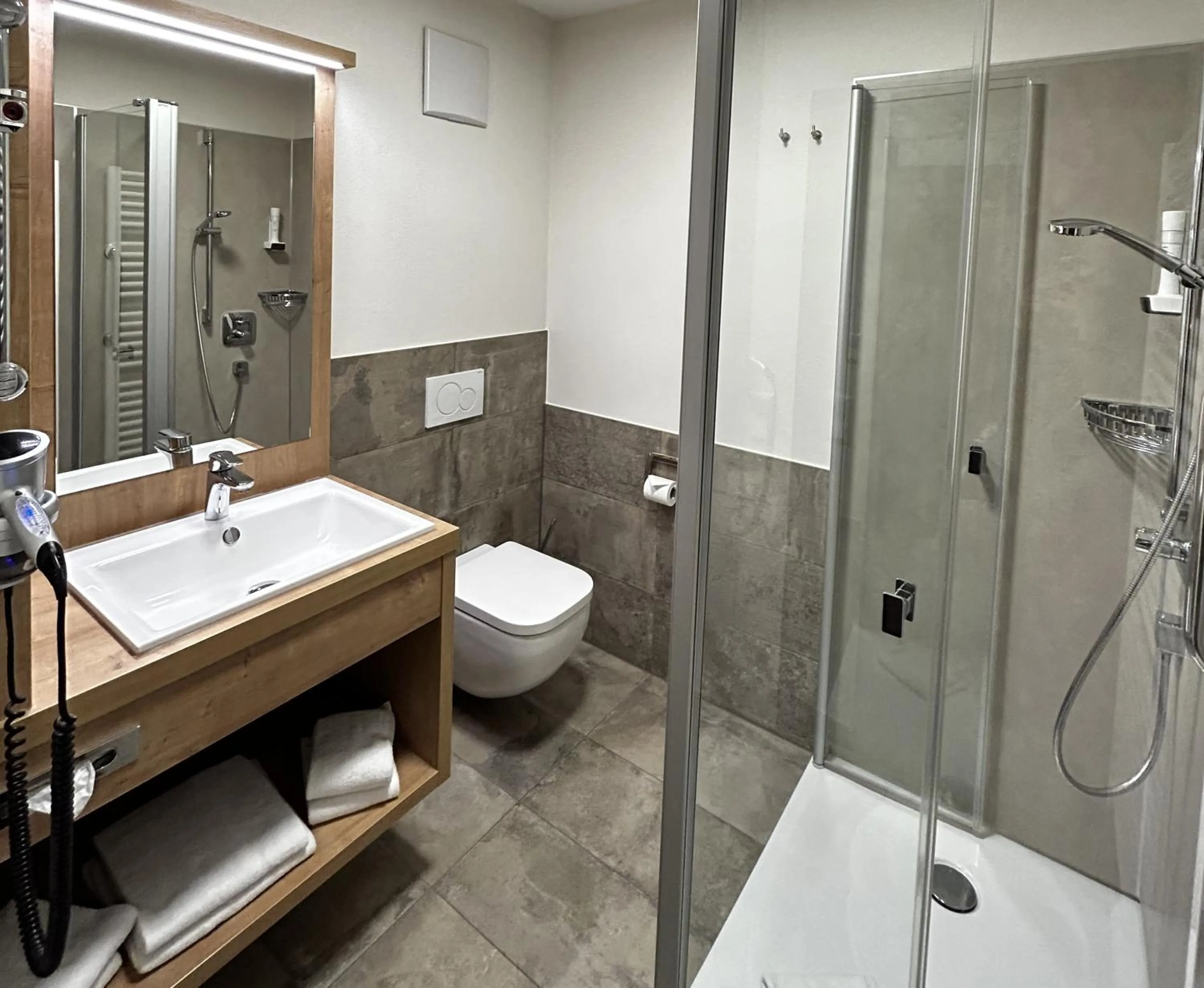 Shower in Hotel Konradshof