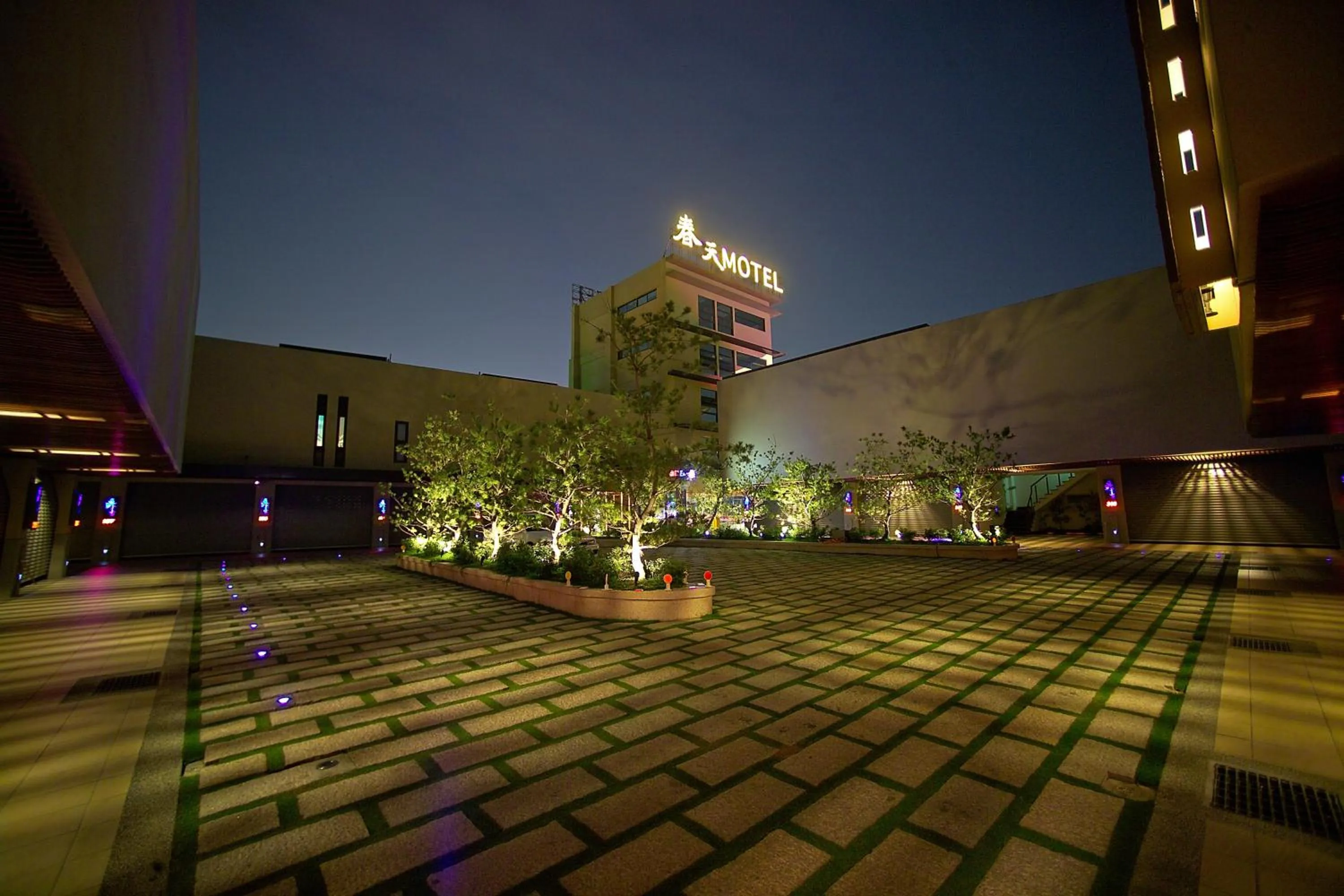 Property building in Spring SPA Motel 大里春天泡湯旅館