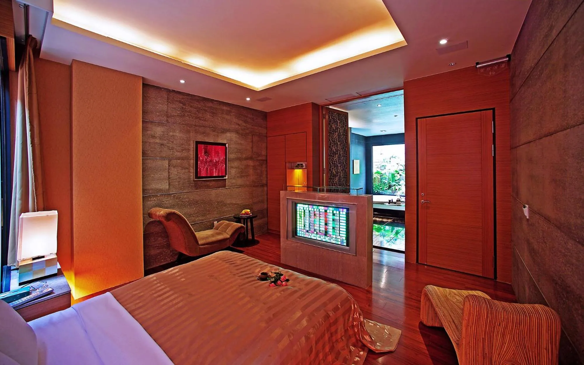 Photo of the whole room, Bed in Spring SPA Motel 大里春天泡湯旅館