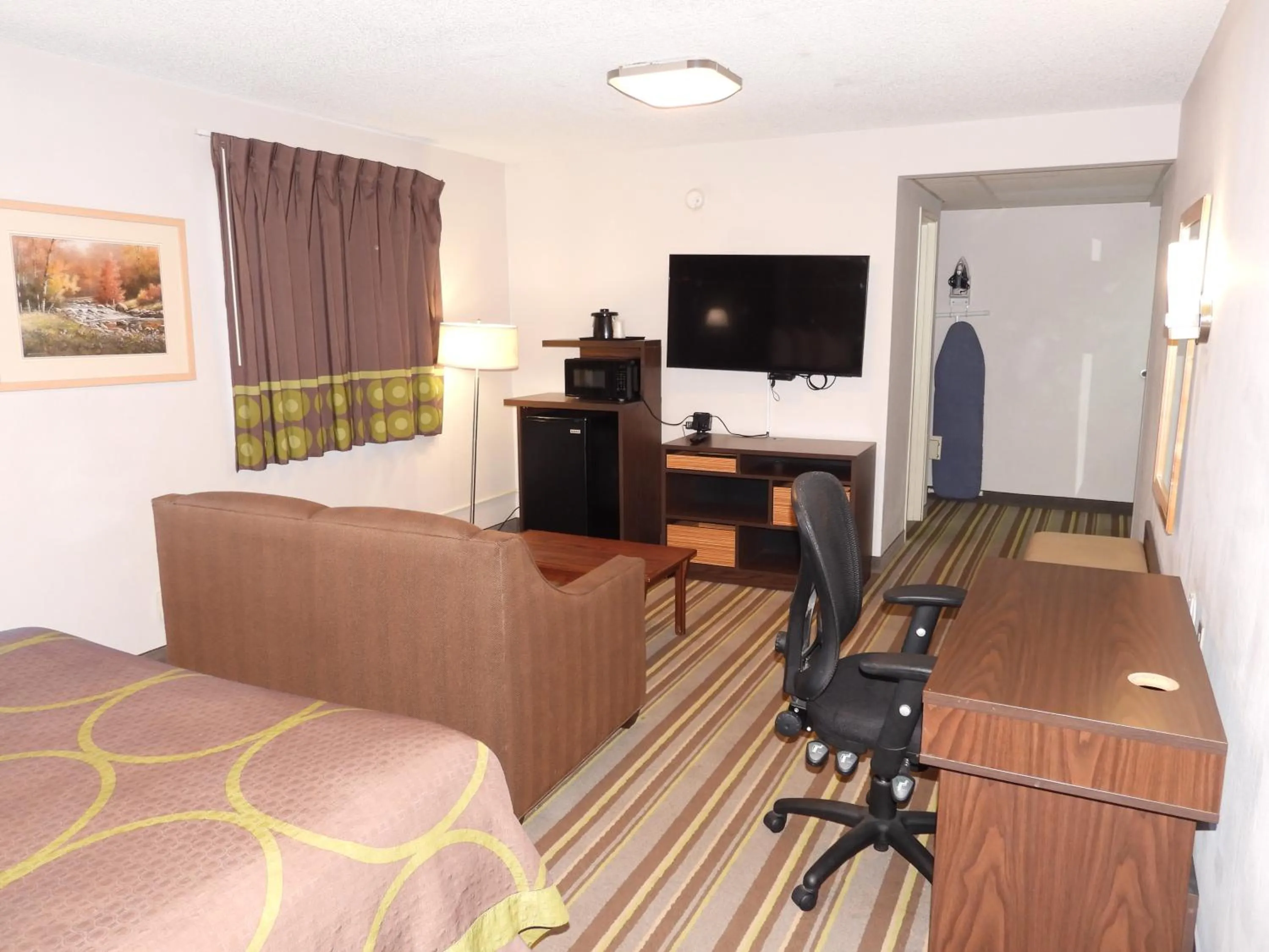 TV and multimedia in Super 8 by Wyndham Westminster Denver North
