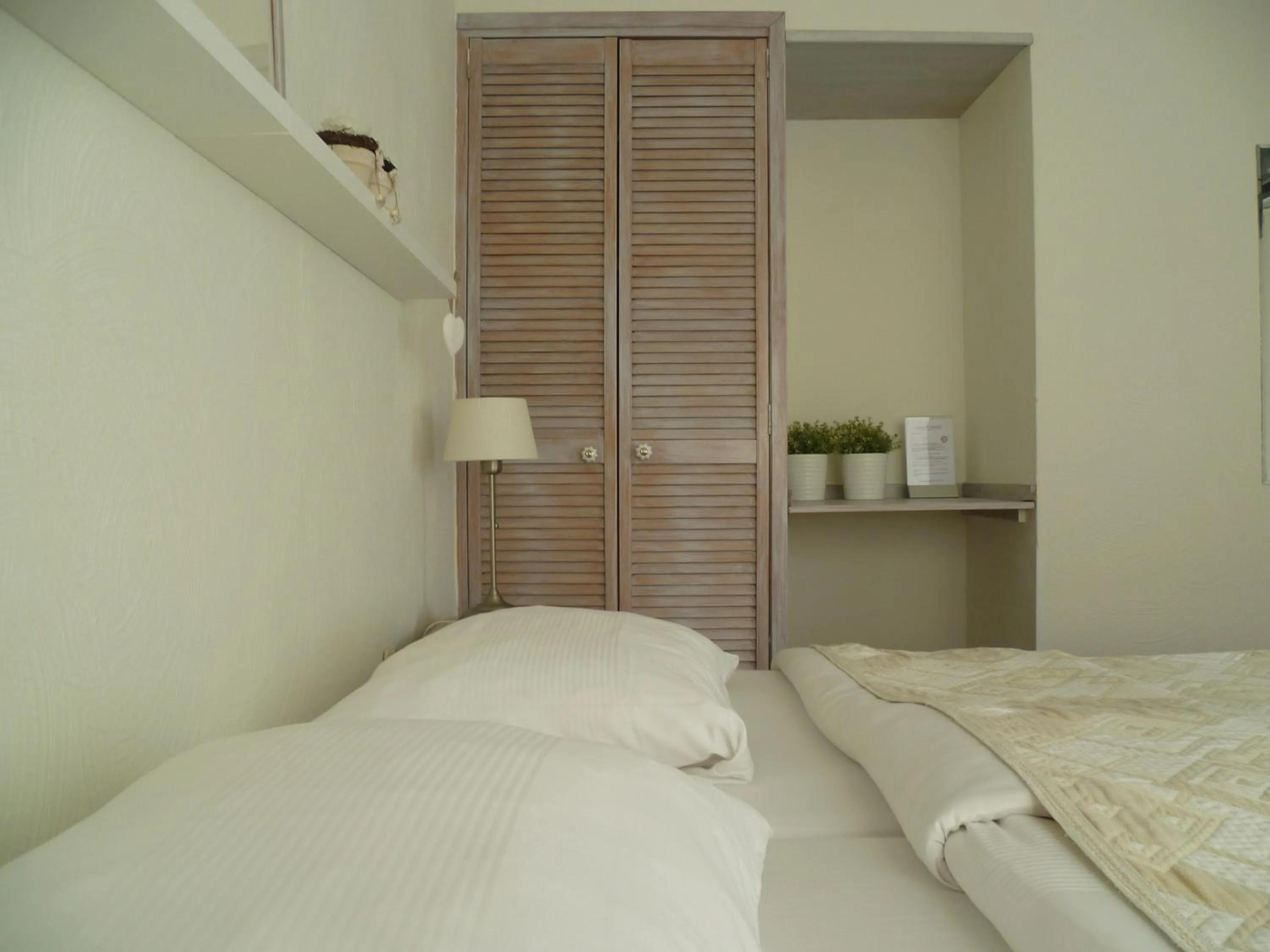 Photo of the whole room, Bed in Hotel Pension Oranje
