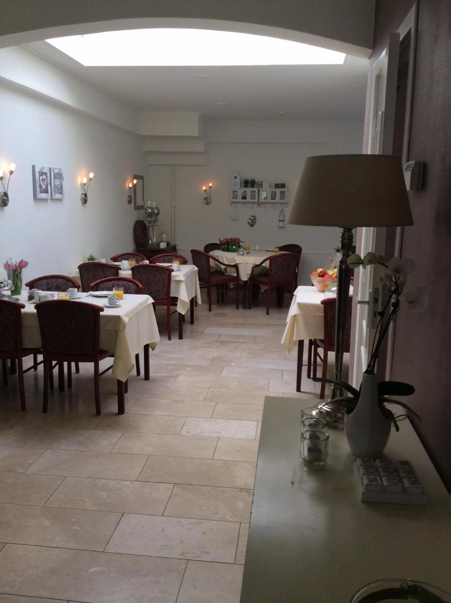 Photo of the whole room in Hotel Pension Oranje