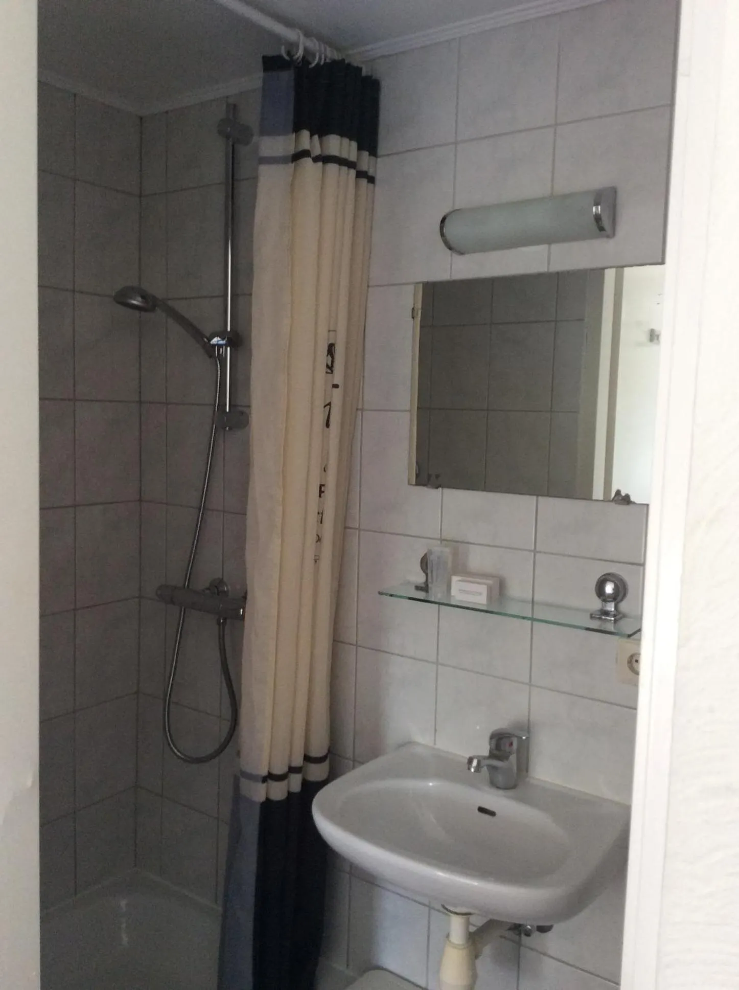 Photo of the whole room in Hotel Pension Oranje