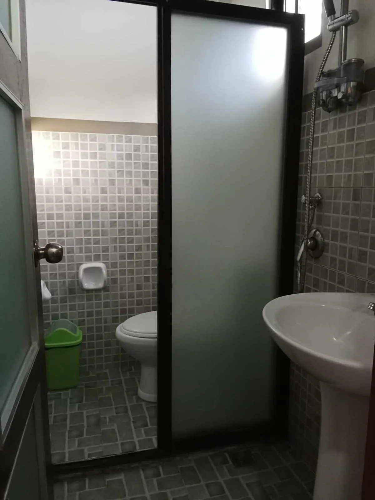 Bathroom in Vali-Joe Travel Lodge