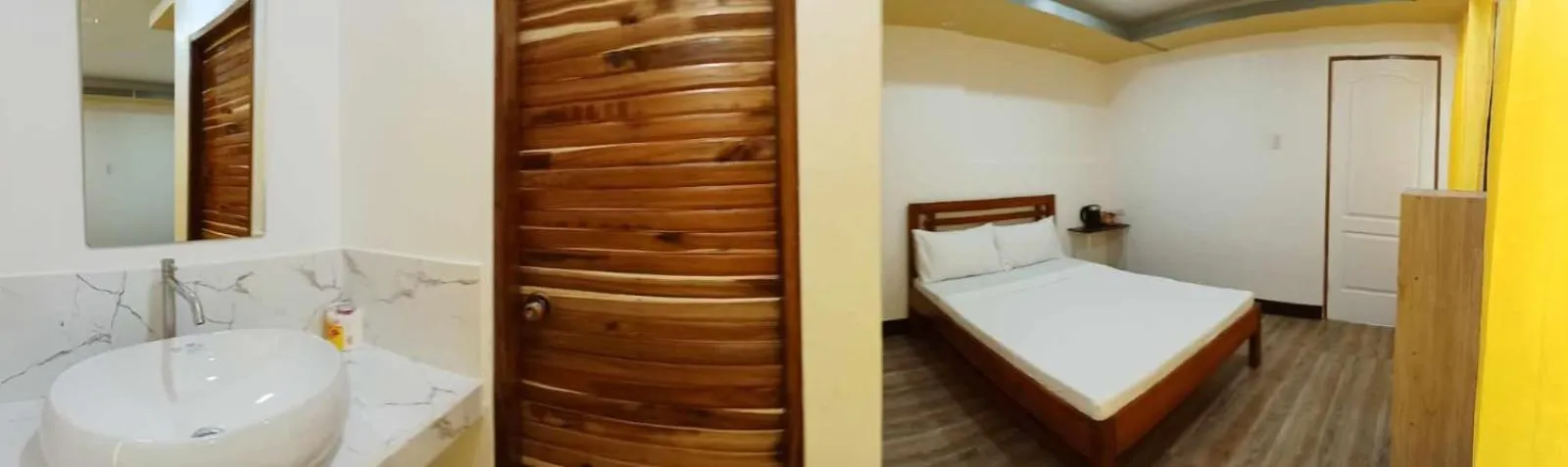 Photo of the whole room, Bed in Vali-Joe Travel Lodge