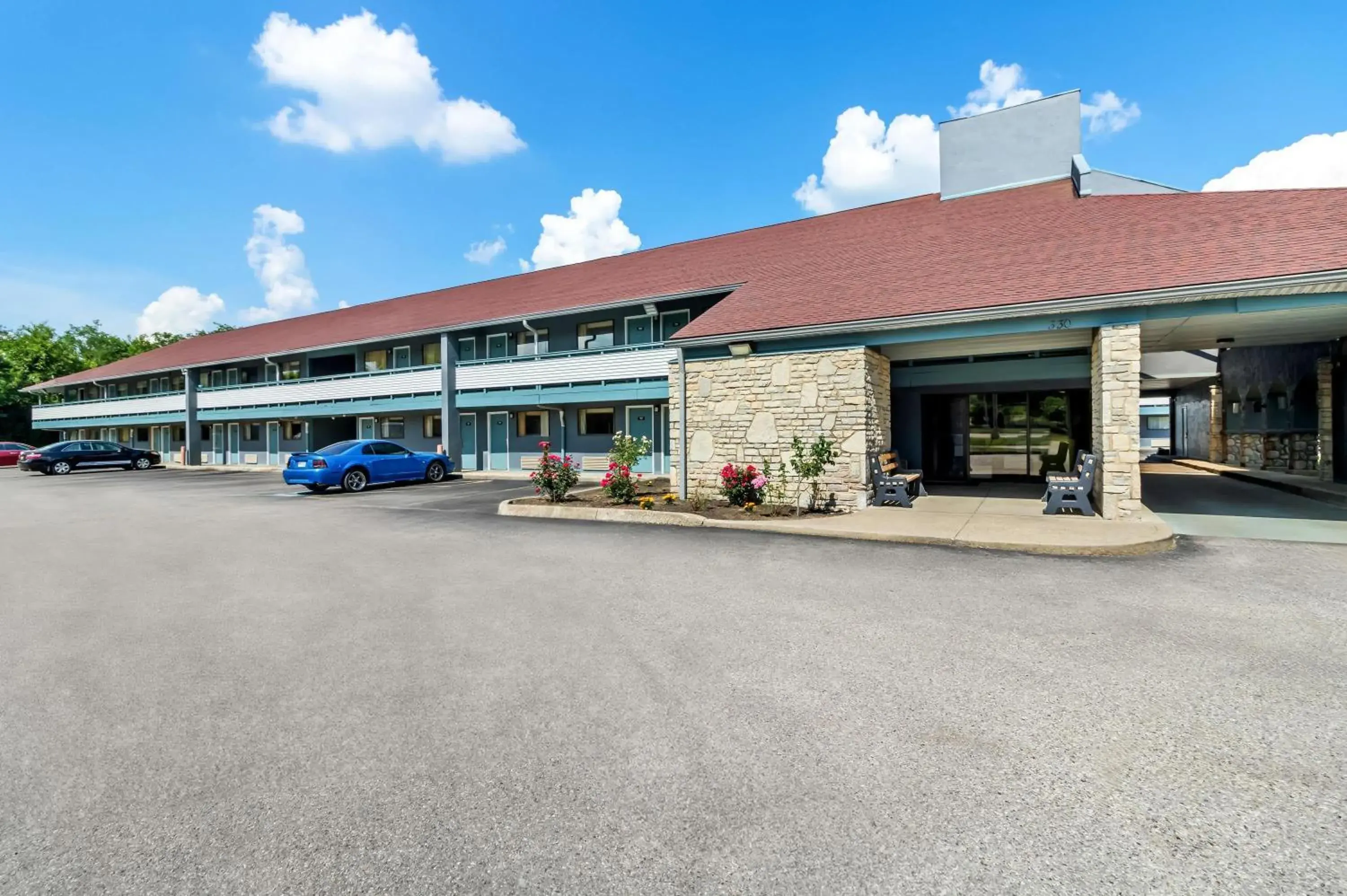 Property building in Super 8 by Wyndham Cincinnati-Springdale OH Property building in Super 8 by Wyndham Cincinnati-Springdale OH