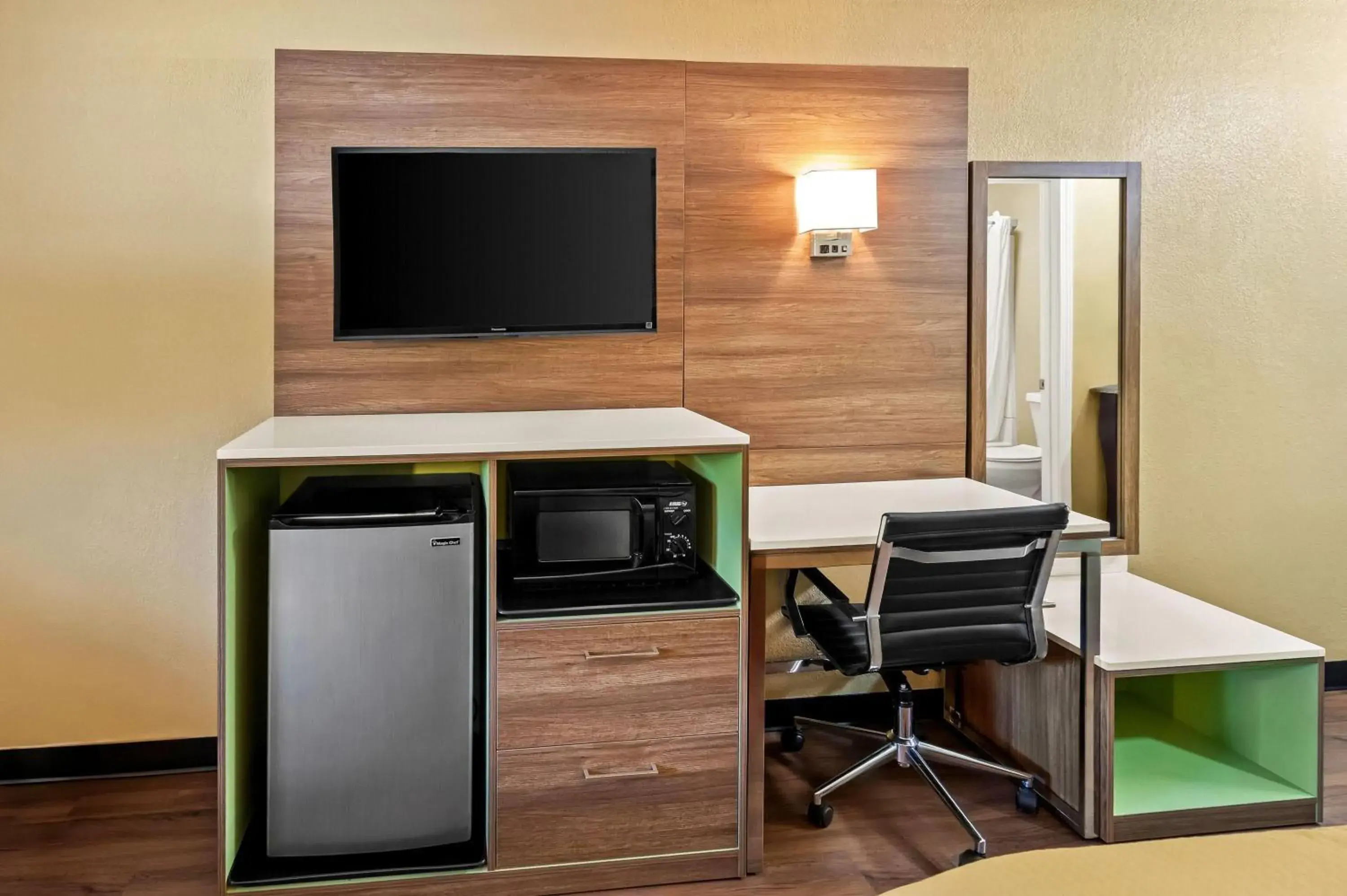 Bed in Super 8 by Wyndham Cincinnati-Springdale OH Bed in Super 8 by Wyndham Cincinnati-Springdale OH