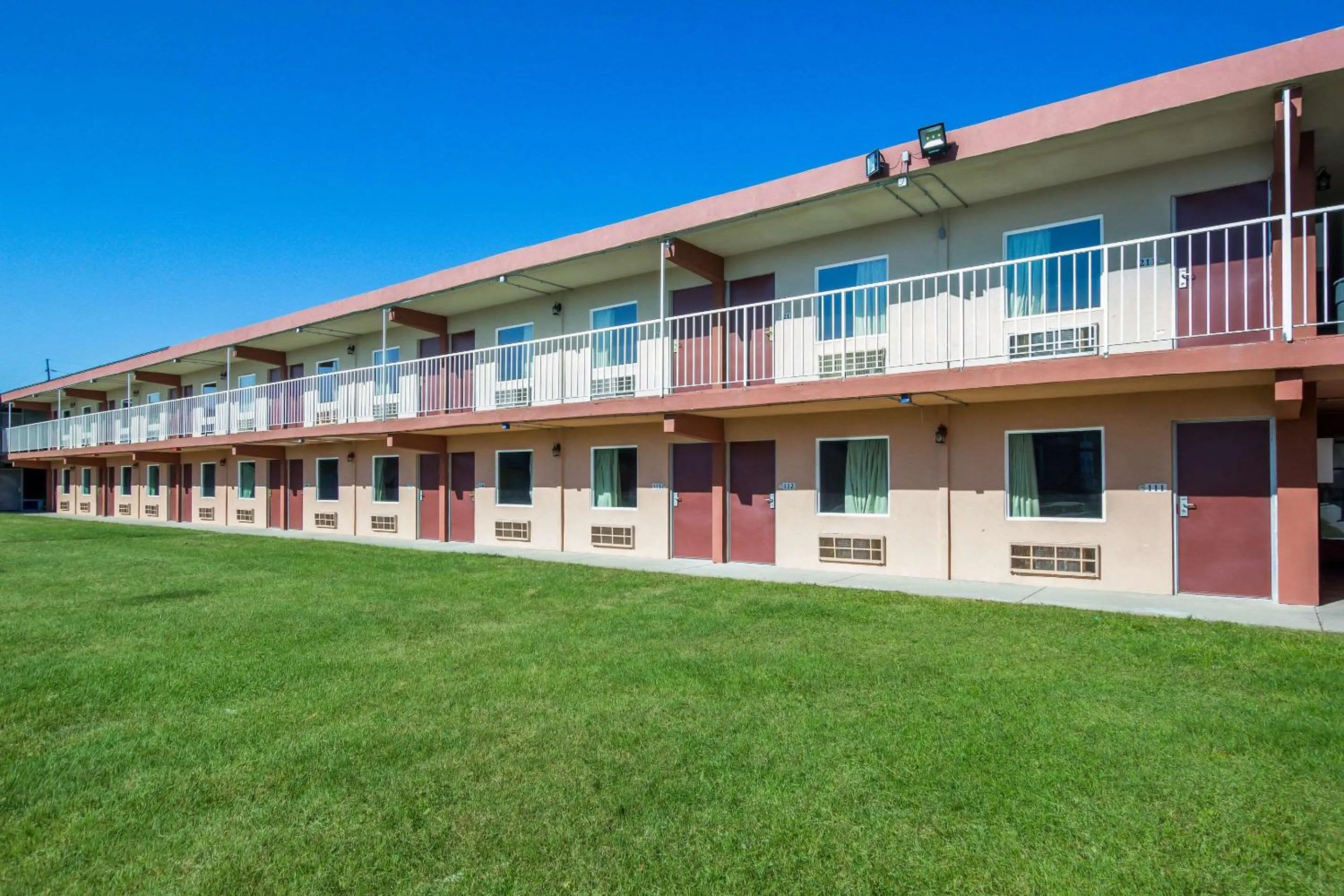 Property Building in Econo Lodge