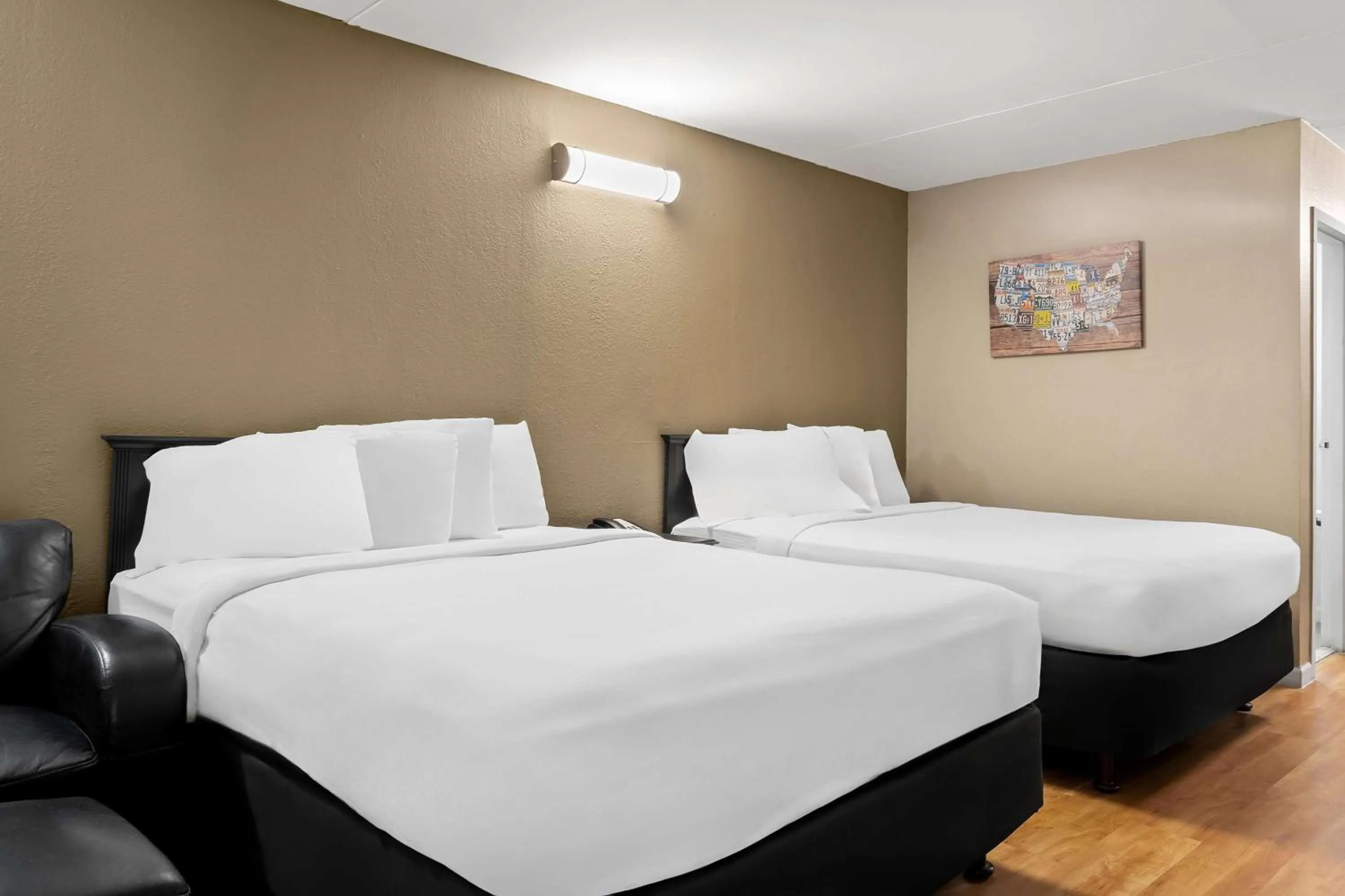 Bedroom, Bed in Americas Best Value Inn Danville