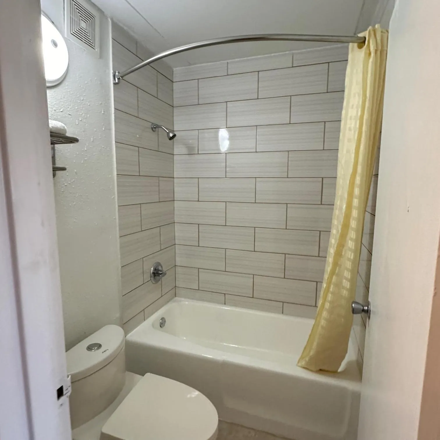 Shower, Bathroom in Econo Lodge