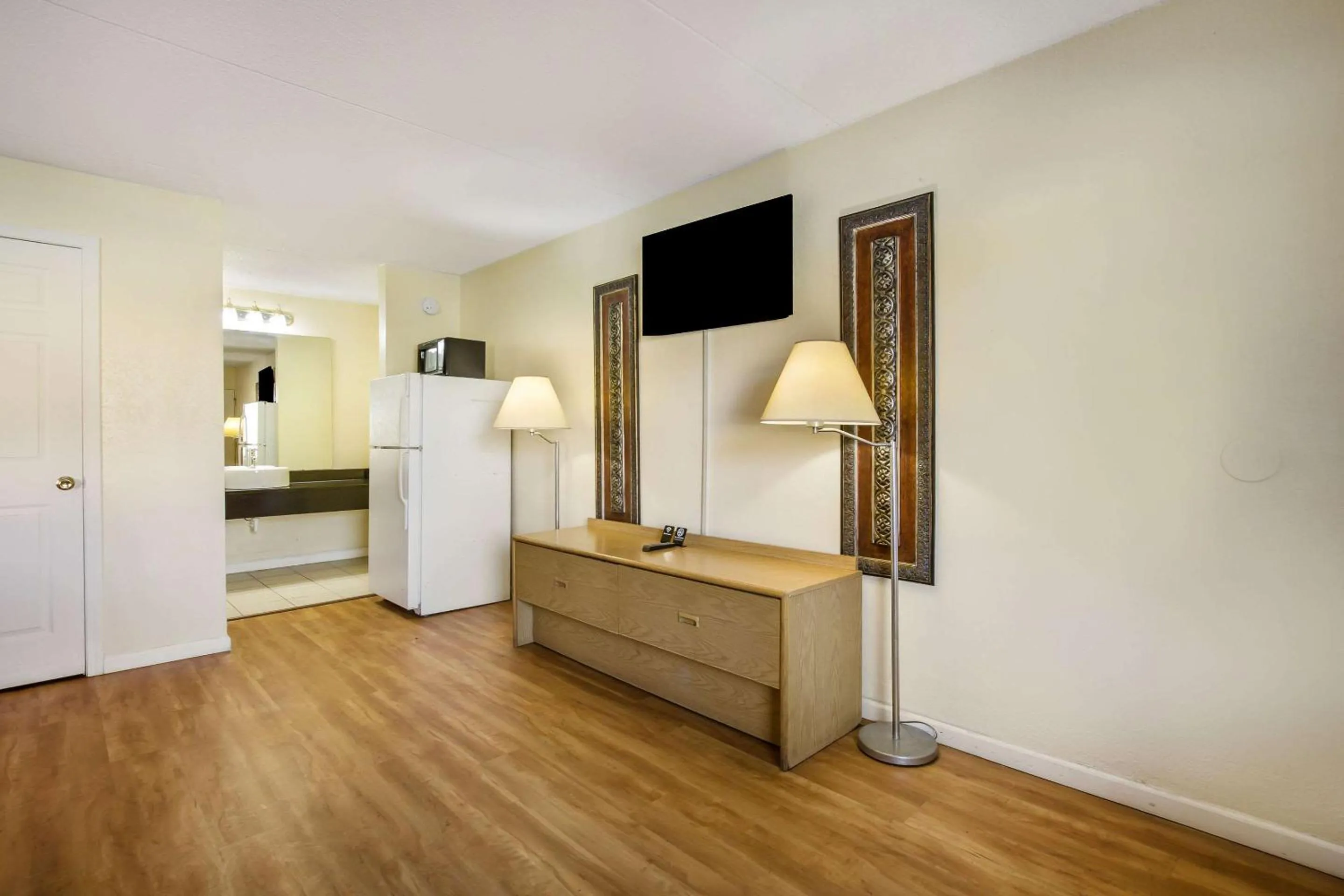 Bedroom, Bed in Econo Lodge