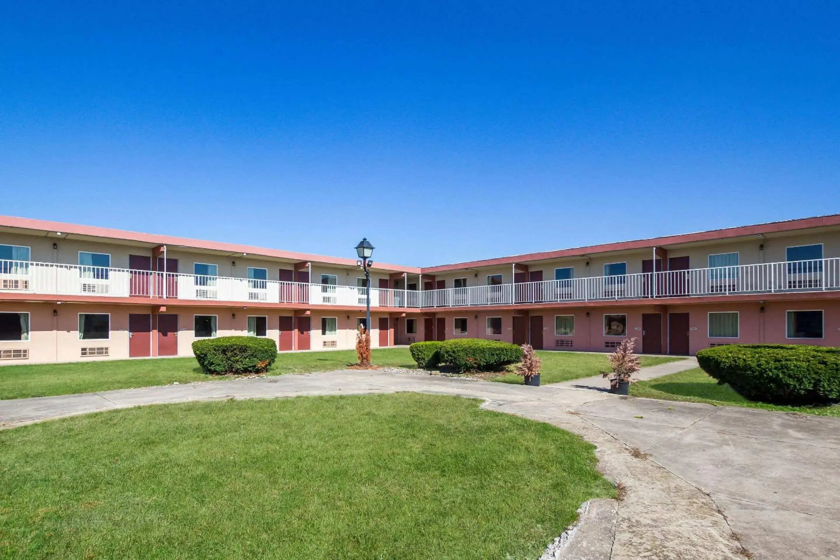 Property Building in Econo Lodge