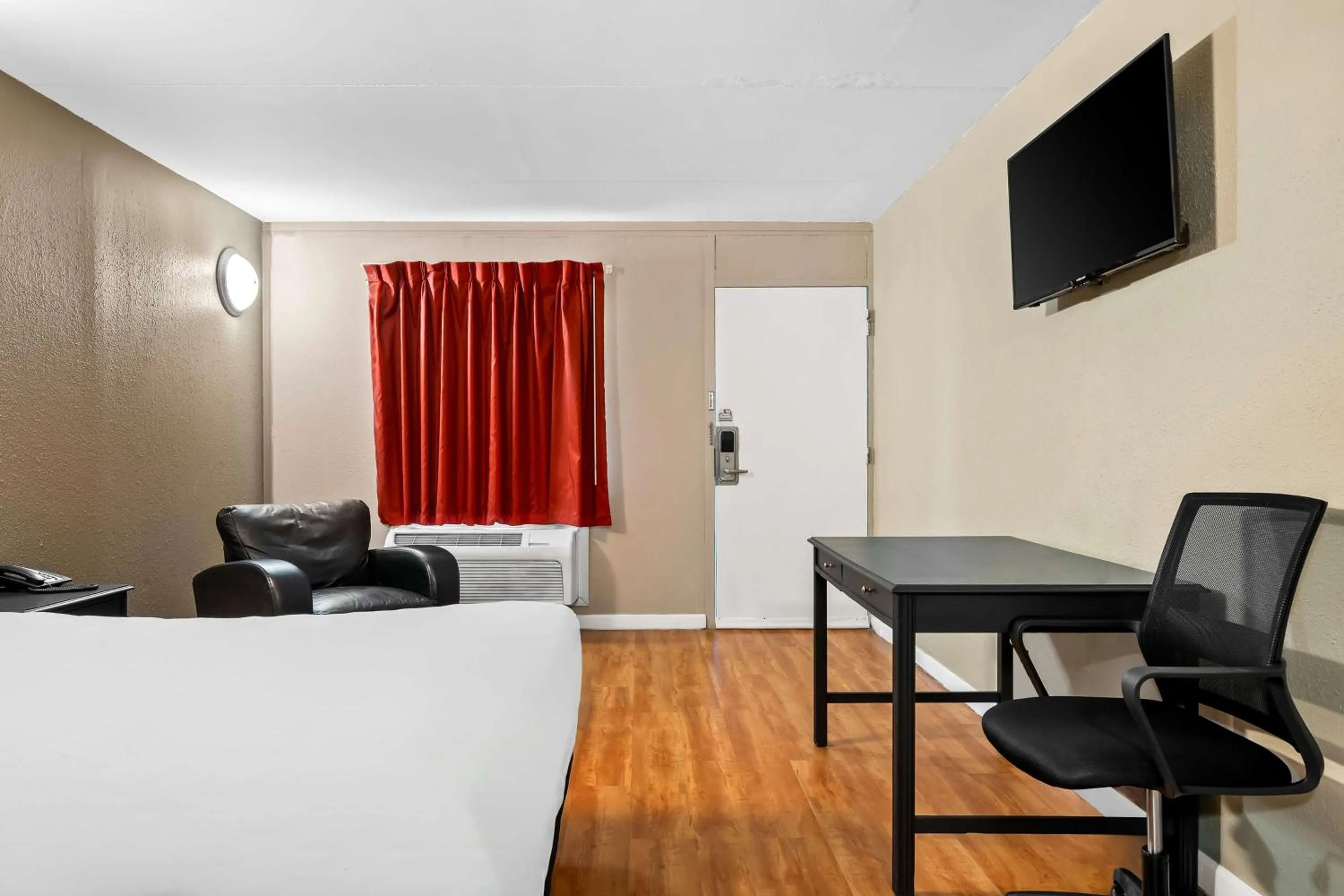 Bedroom in Americas Best Value Inn Danville