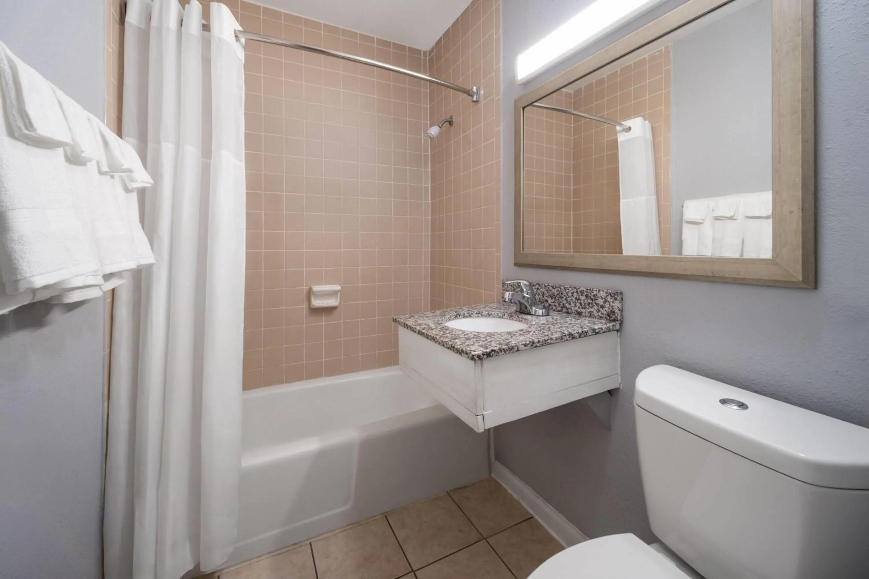 Bathroom in Super 8 by Wyndham Portsmouth - Norfolk