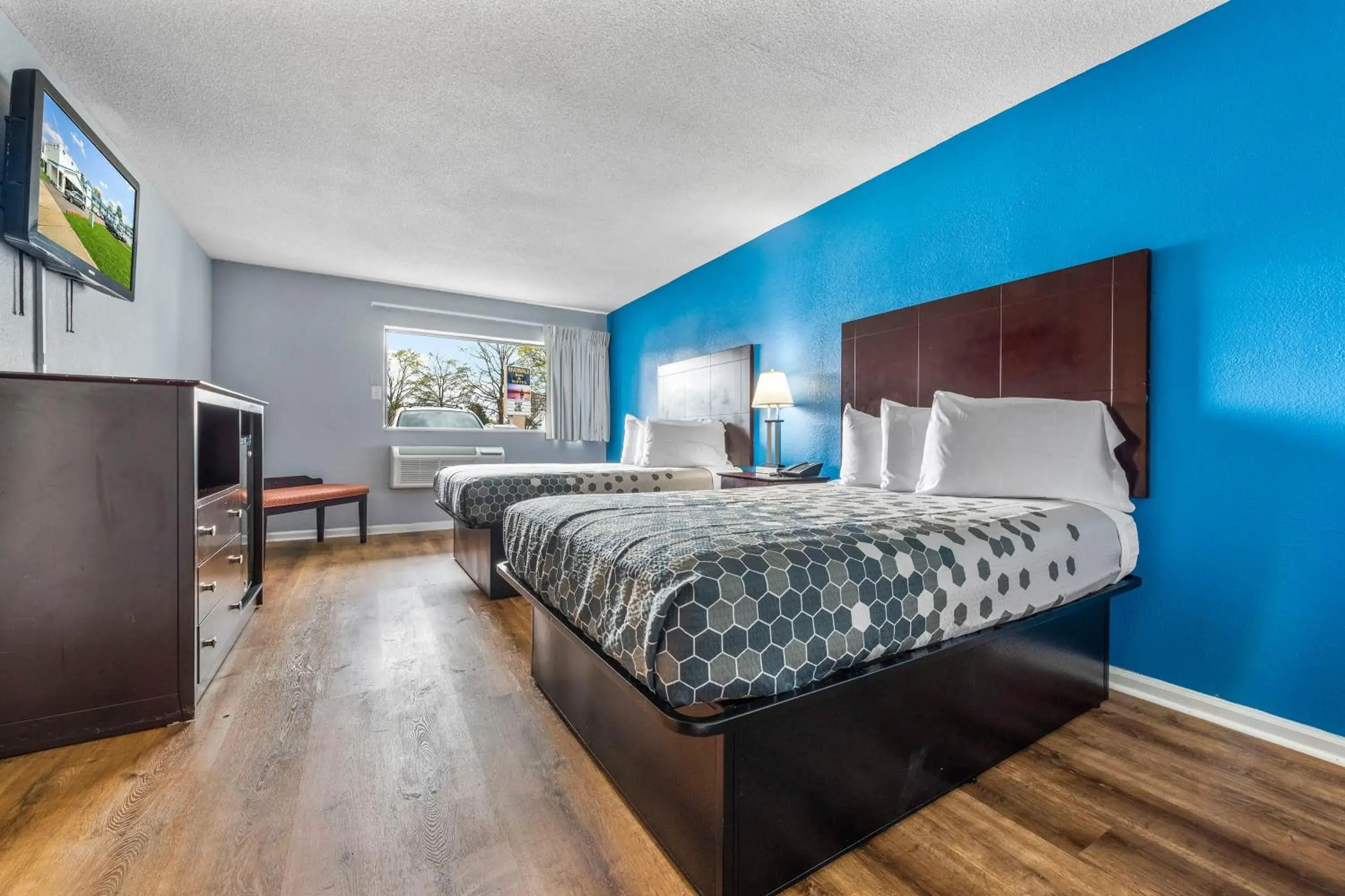 Bed in Super 8 by Wyndham Portsmouth - Norfolk Bed in Super 8 by Wyndham Portsmouth - Norfolk